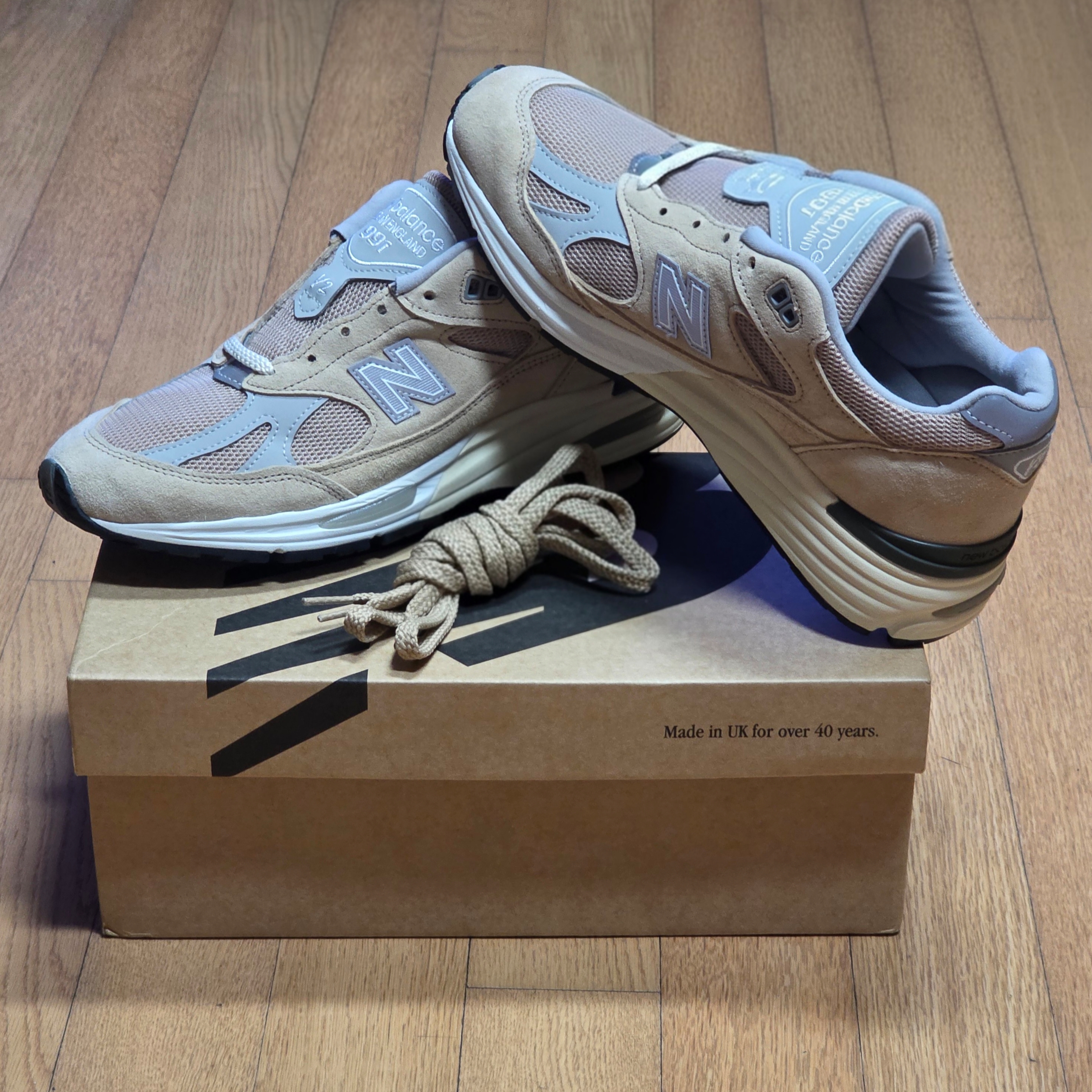 New Balance 991v2 Made in UK Cuban Sand Harbor Mist 착용 스타일