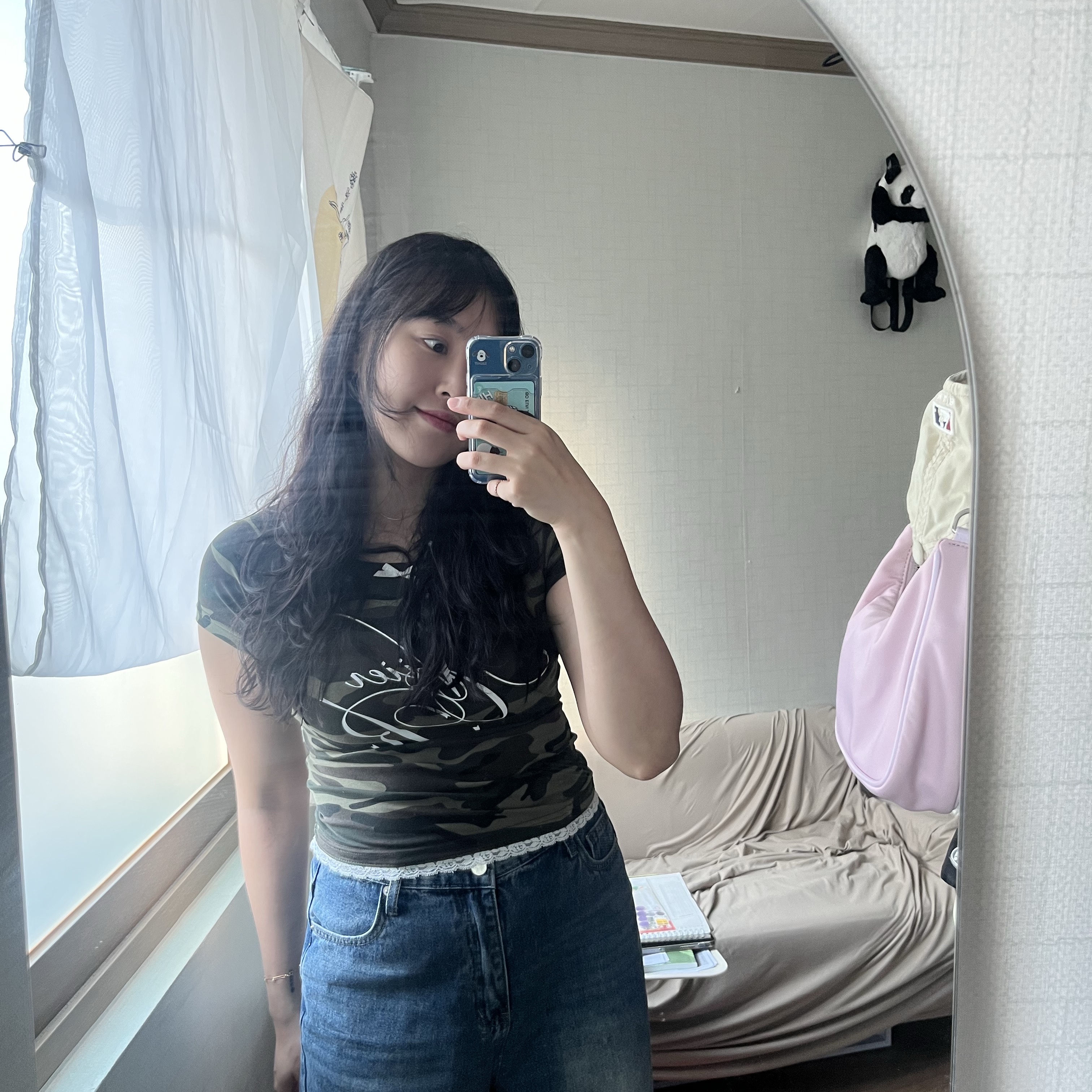 NIIER NOR Lace Off Shoulder Crop Top Camo 착용 스타일 - 2