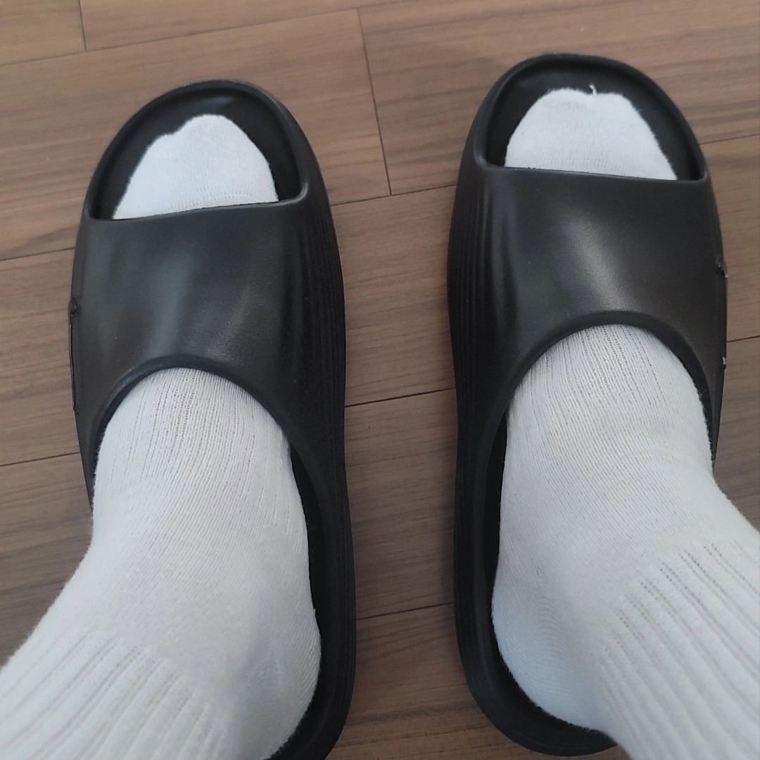 Nike ReactX Rejuven8 Slide Black 착용 스타일