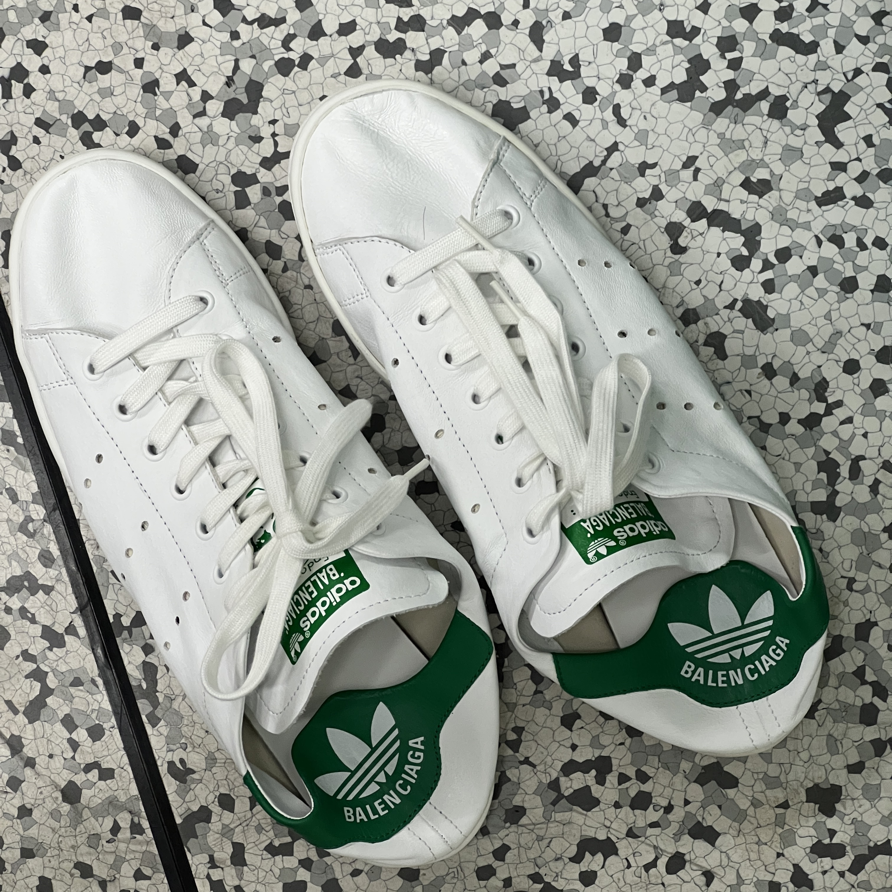 Balenciaga x Adidas Stan Smith Core White Green 착용 스타일