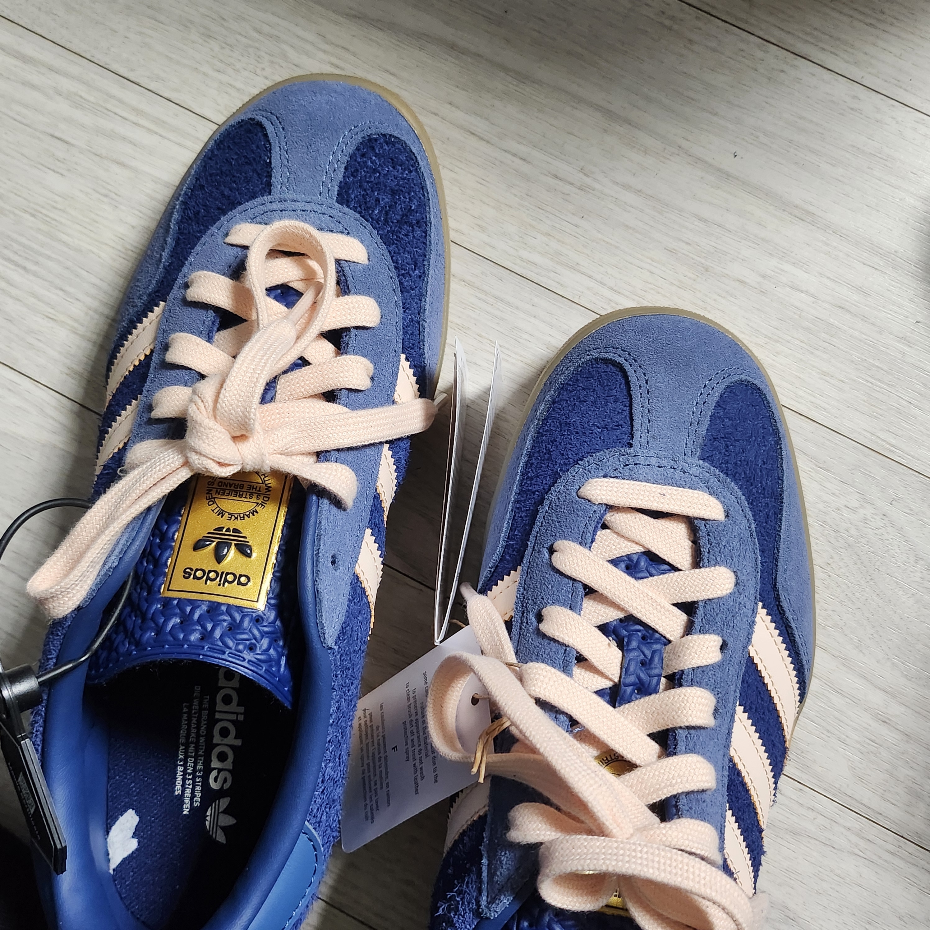 Adidas Gazelle Indoor Dark Blue Bliss Orange 착용 스타일