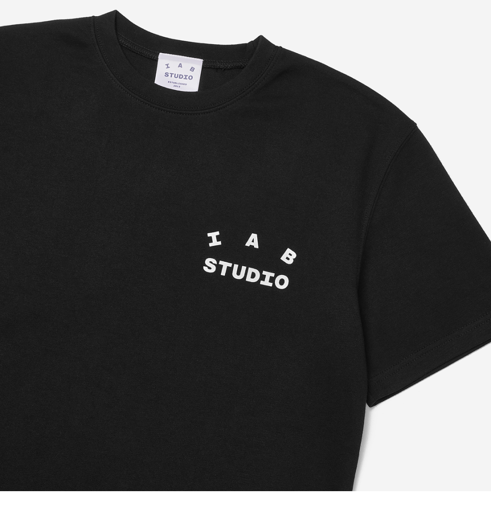 아이앱 스튜디오 티셔츠 블랙 화이트 | IAB Studio | KREAM
