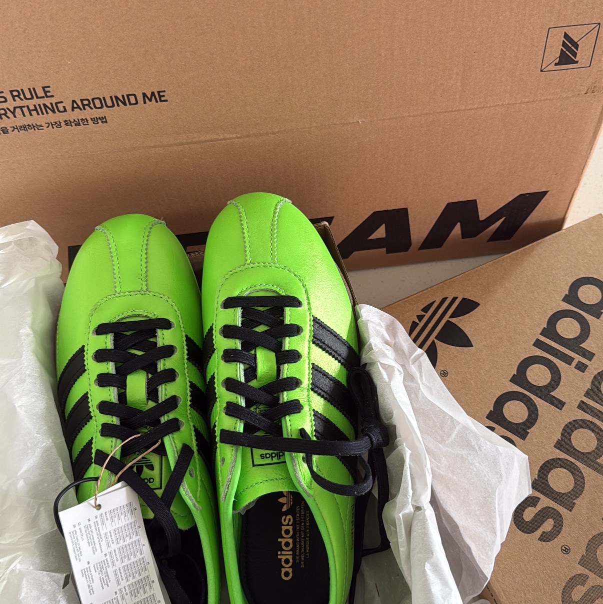 (W) Adidas Tokyo Decon Solar Green Core Black 착용 스타일