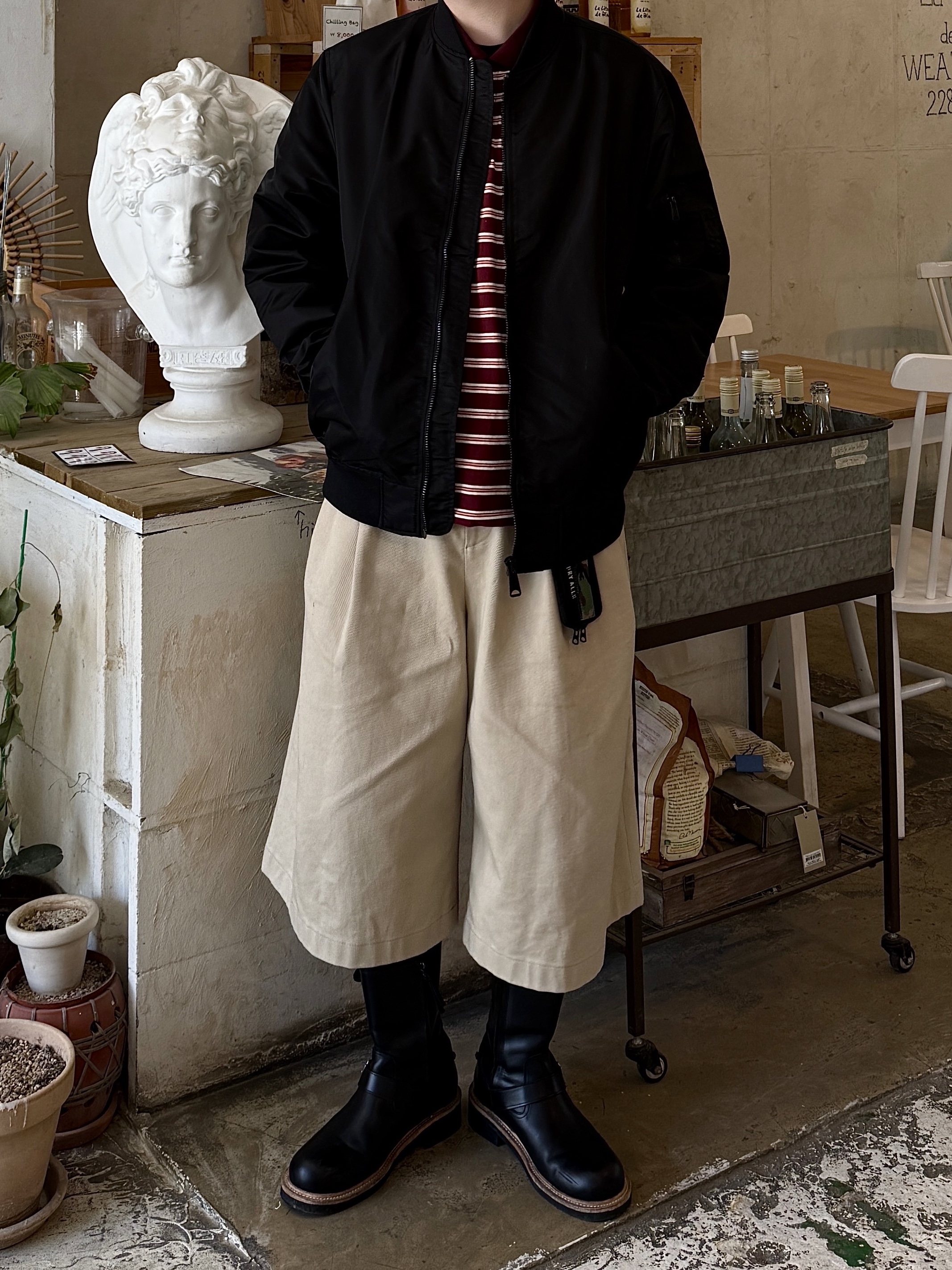 COS Canopy Nylon Oversized Crossbody Bag Black, Human Made Military Card Case Black 착용 스타일 - 3