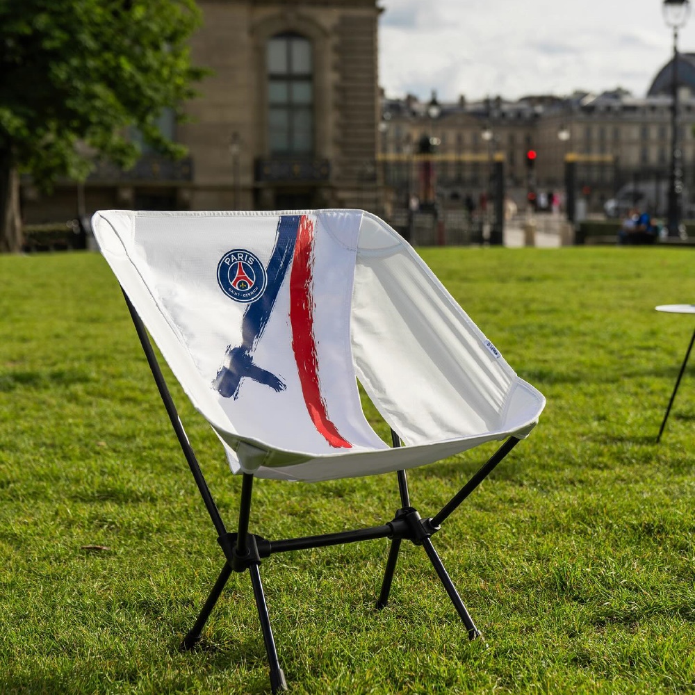 Helinox x Paris Saint-Germain Chair White 착용 스타일