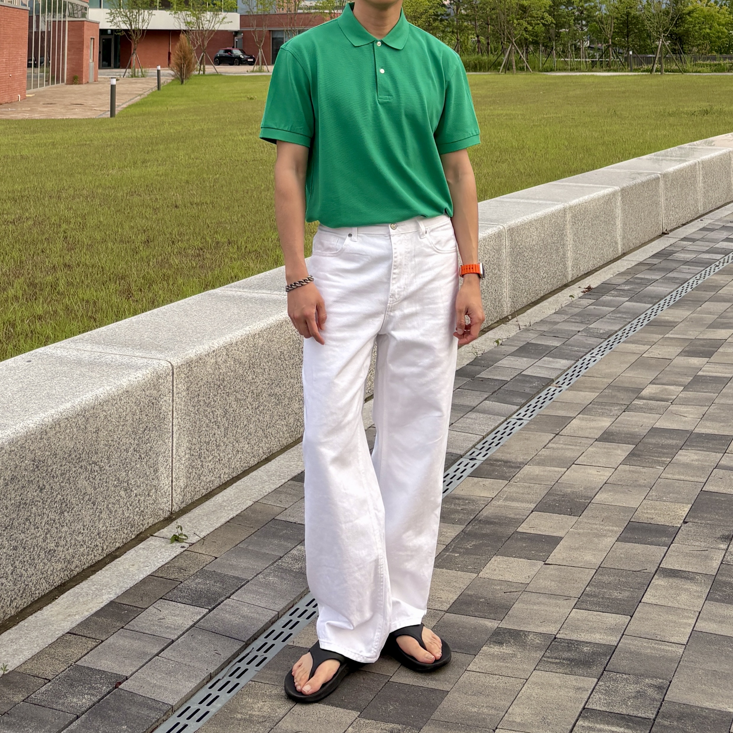 Oofos OOriginal Black 착용 스타일 - 2