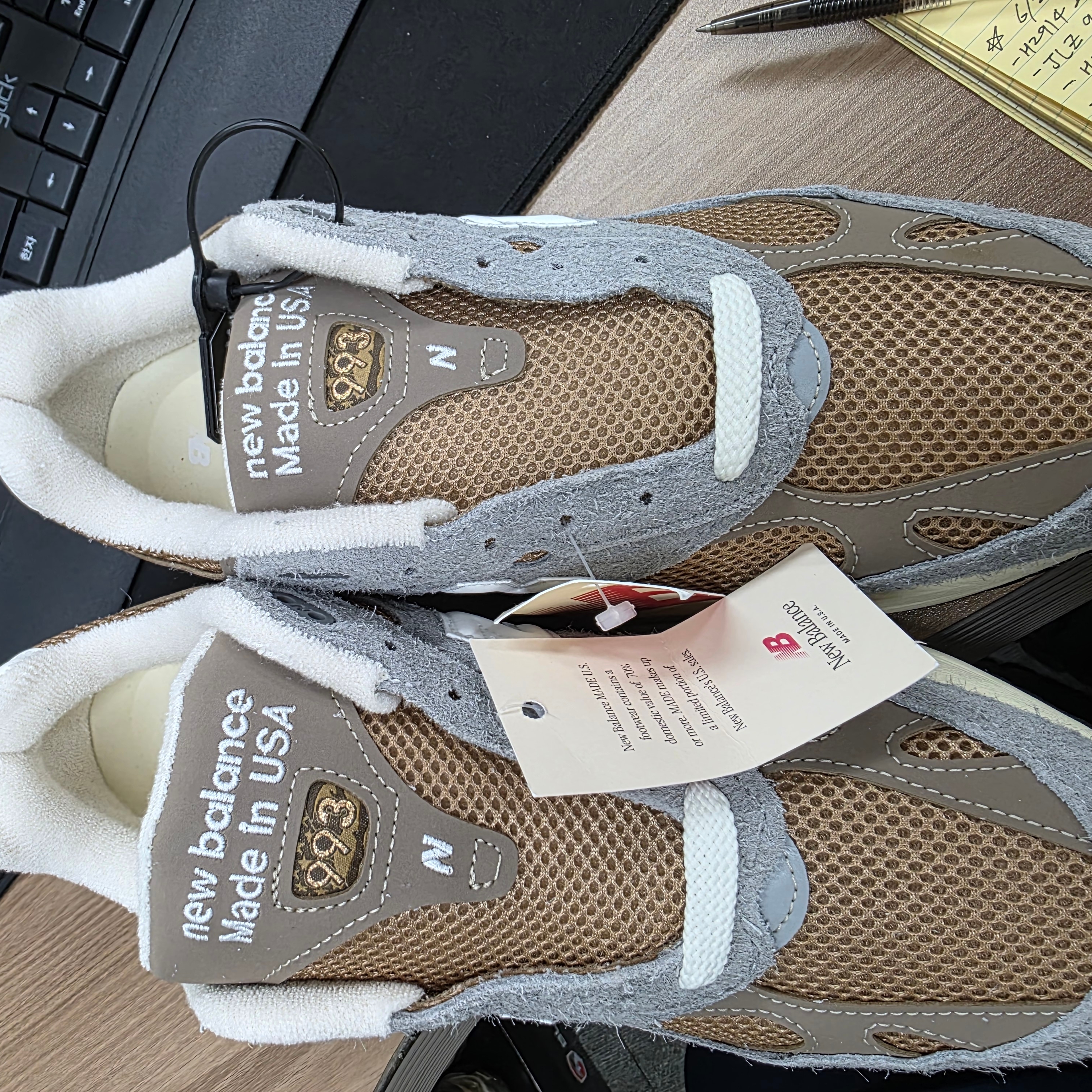 New Balance 993 Made in USA Shadow Grey Driftwood 착용 스타일 - 3