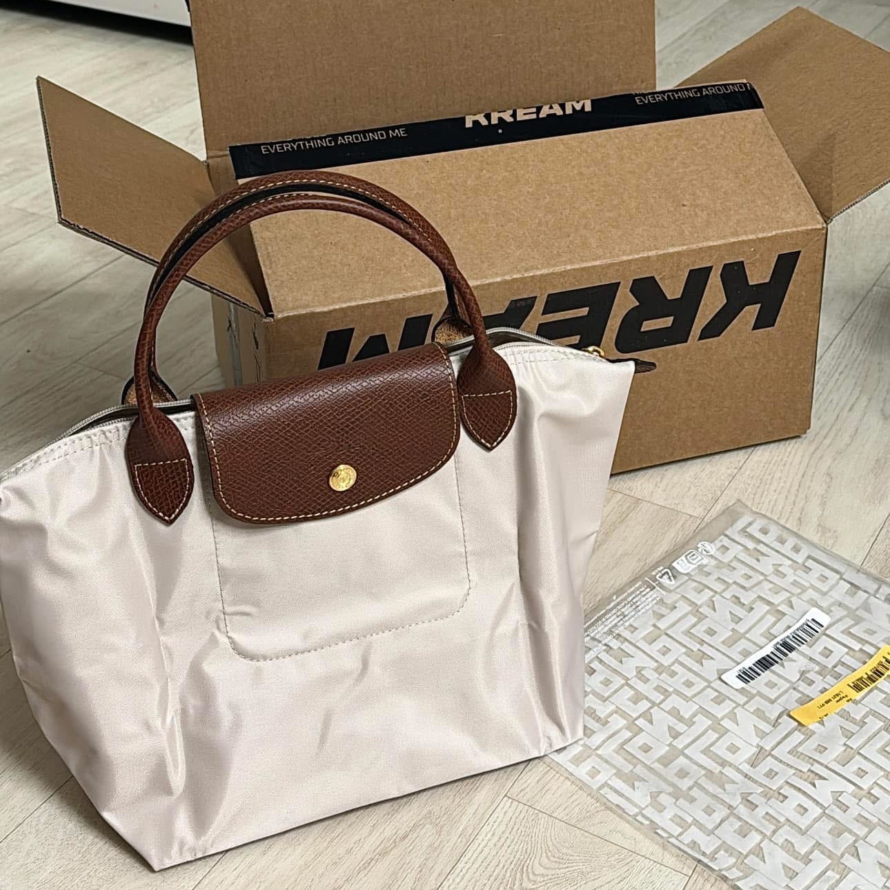Longchamp Le Pliage Original Handbag S Paper 착용 스타일