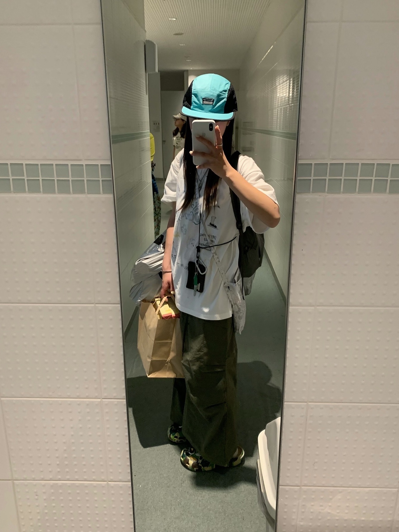 Crocs x BAPE Classic Clog Chai 착용 스타일