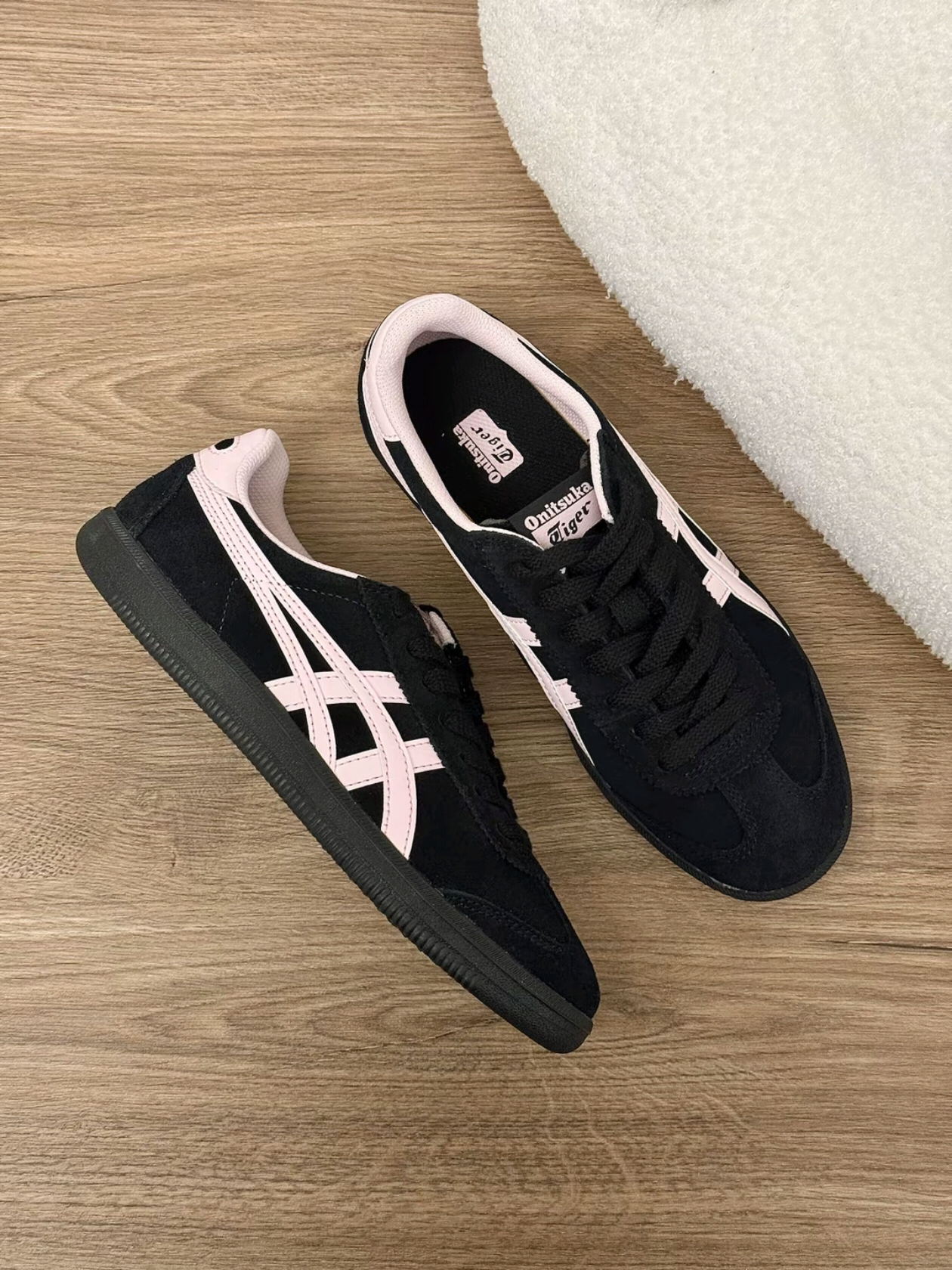 (W) Onitsuka Tiger Tokuten Black Pink 착용 스타일 - 2