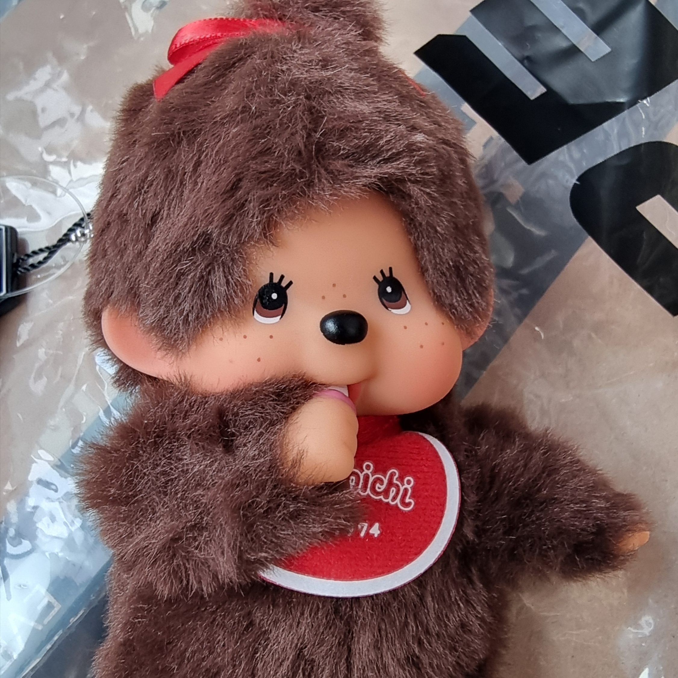 Monchhichi SS Girl Key Chain Brown 착용 스타일 - 3