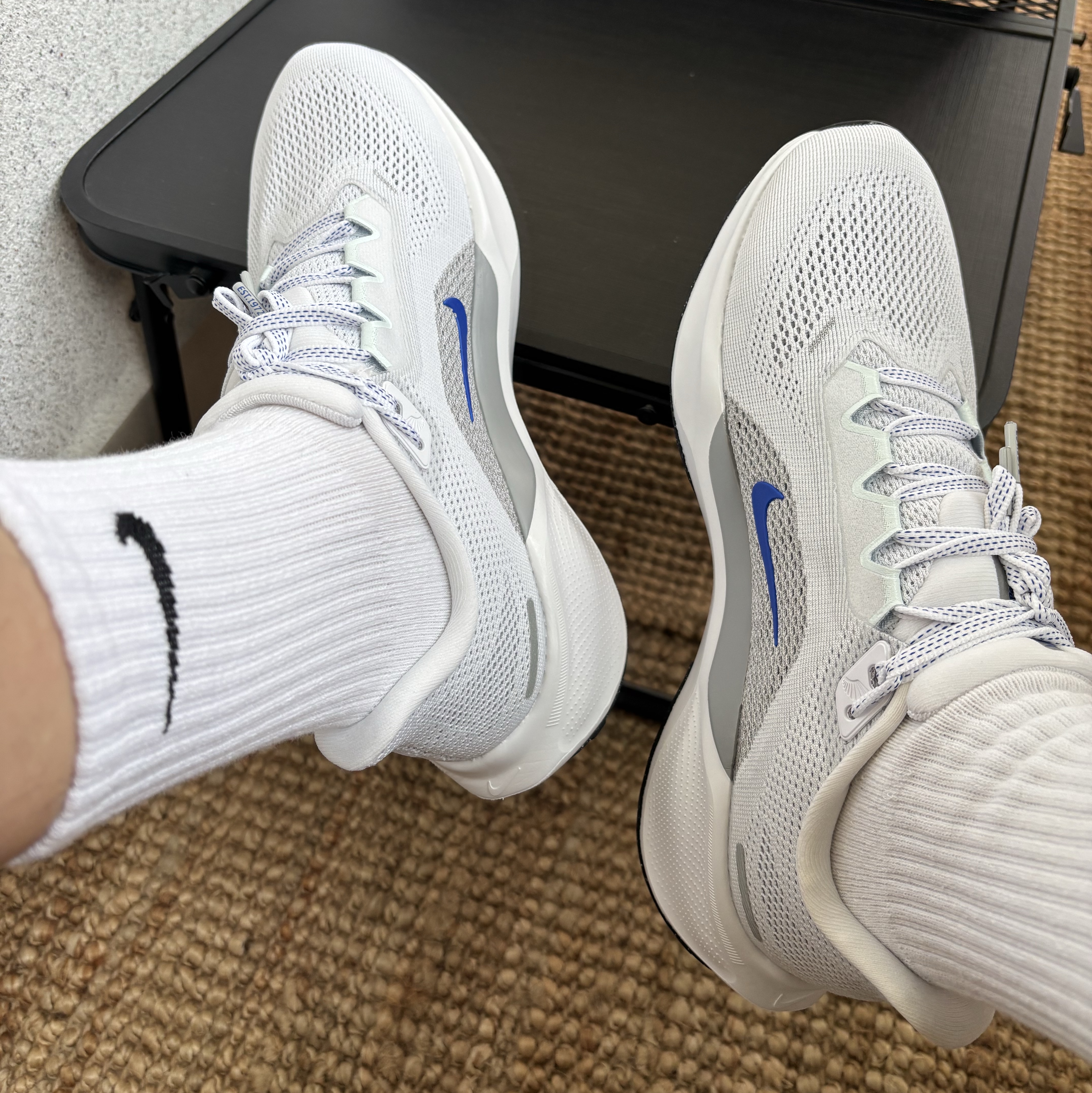 Nike Air Zoom Pegasus 41 White Racer Blue 착용 스타일