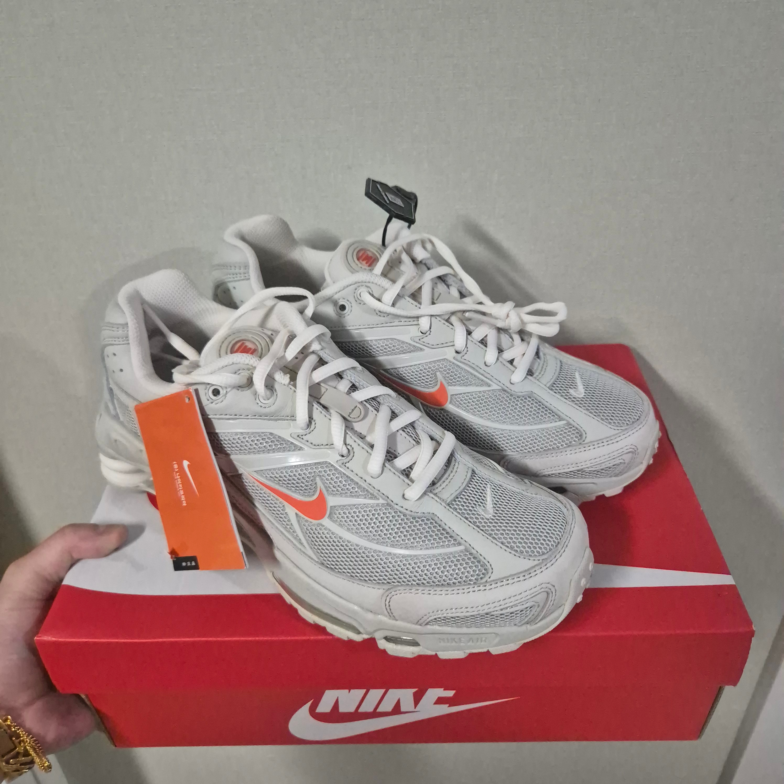 Nike Shox Ride 2 Light Bone and Turf Orange 착용 스타일