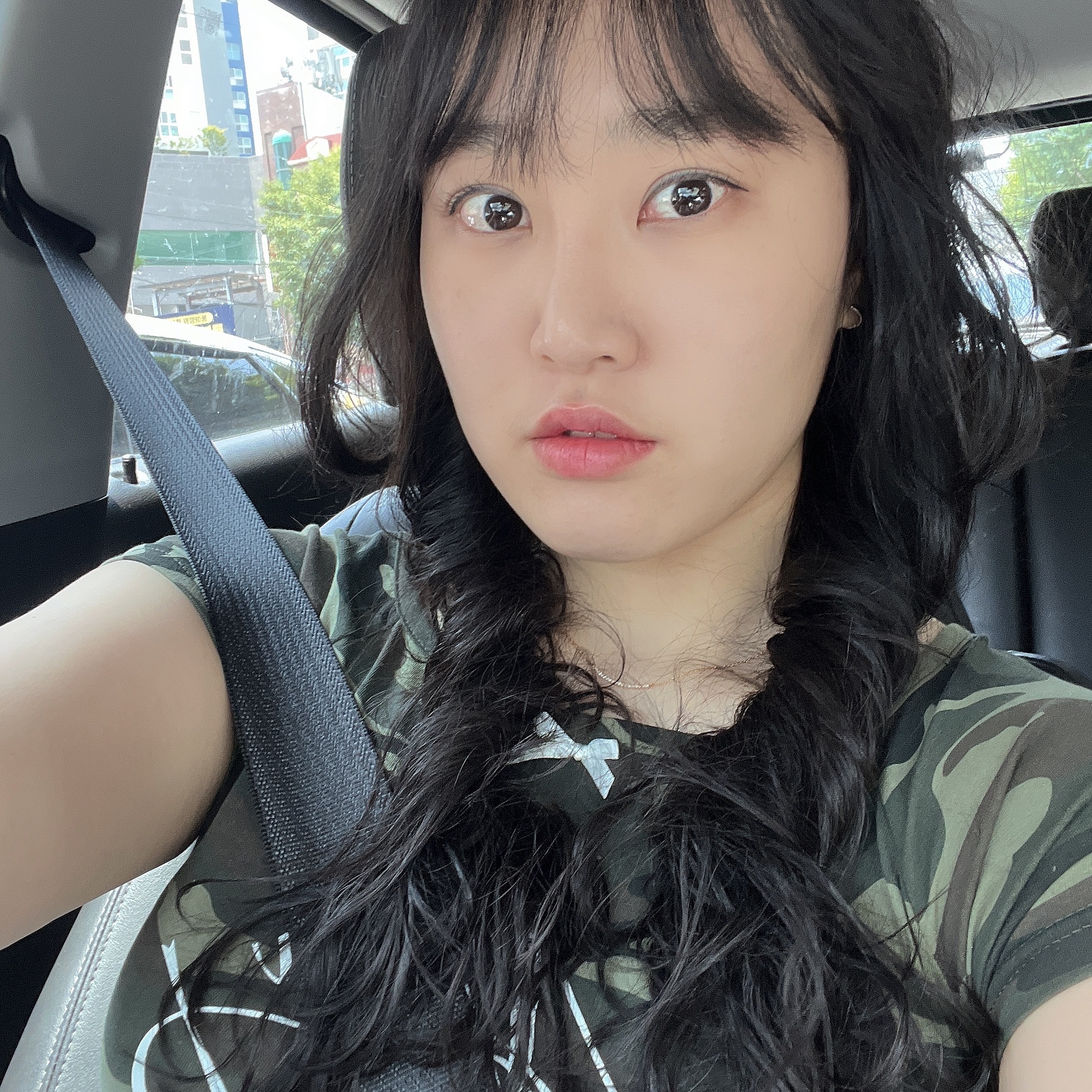 NIIER NOR Lace Off Shoulder Crop Top Camo 착용 스타일 - 1