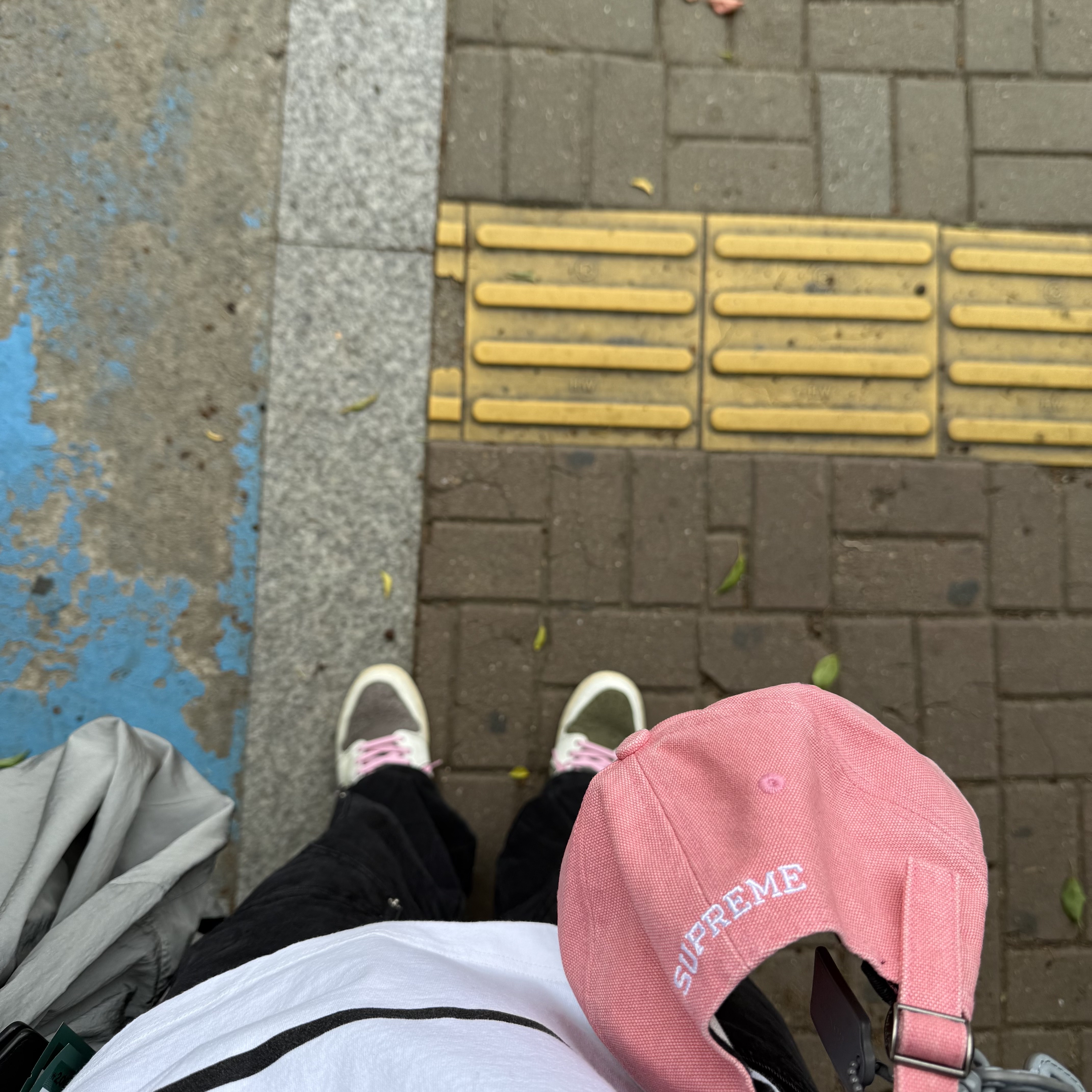 Supreme Pigment S Logo 6-Panel Bright Pink - 24FW, Jordan 1 x Travis Scott Retro Low OG SP Reverse Olive 착용 스타일
