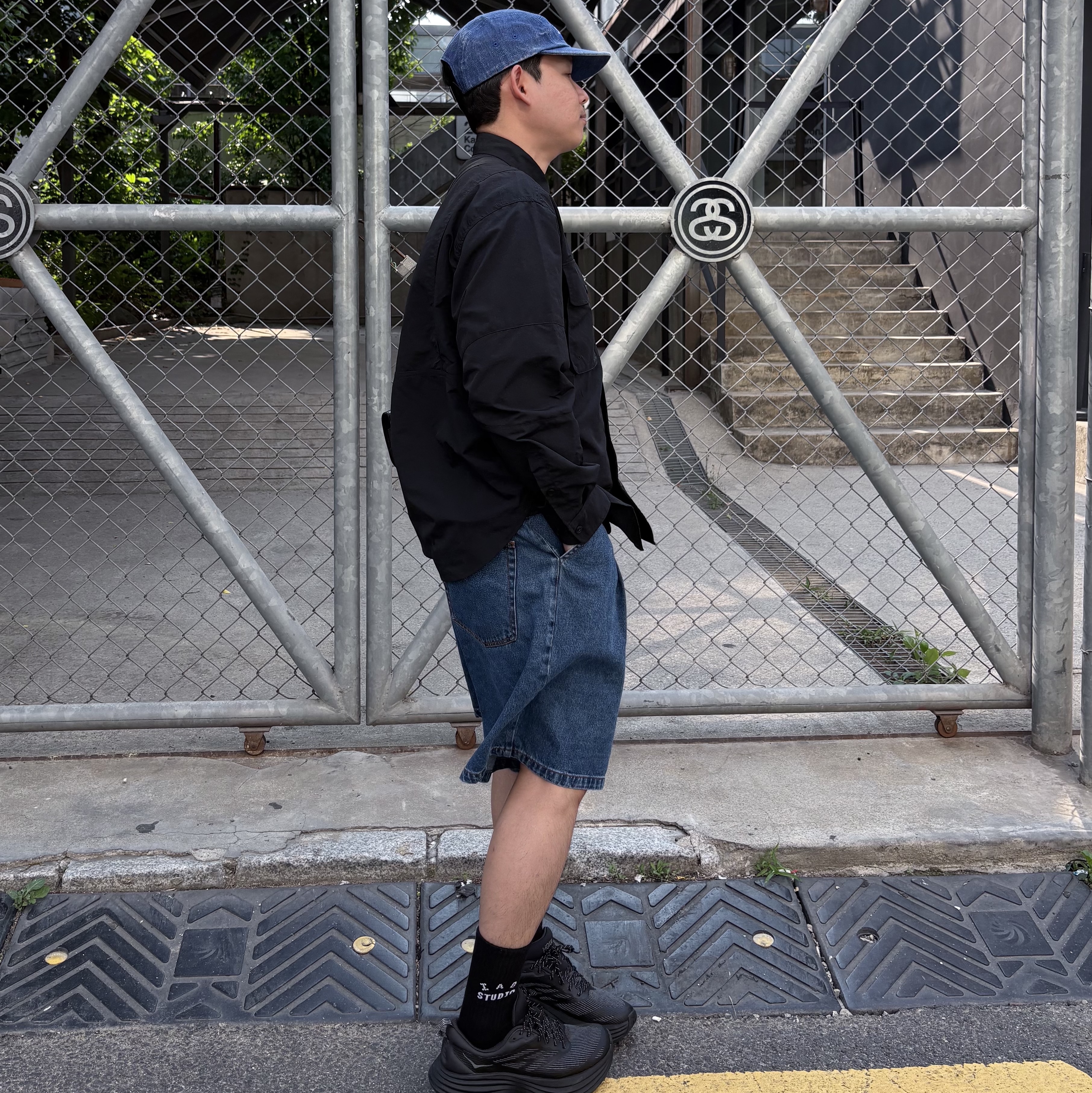 IAB Studio Socks White Black (5 Pack), Hoka Bondi 8 TS Caged Black 착용 스타일