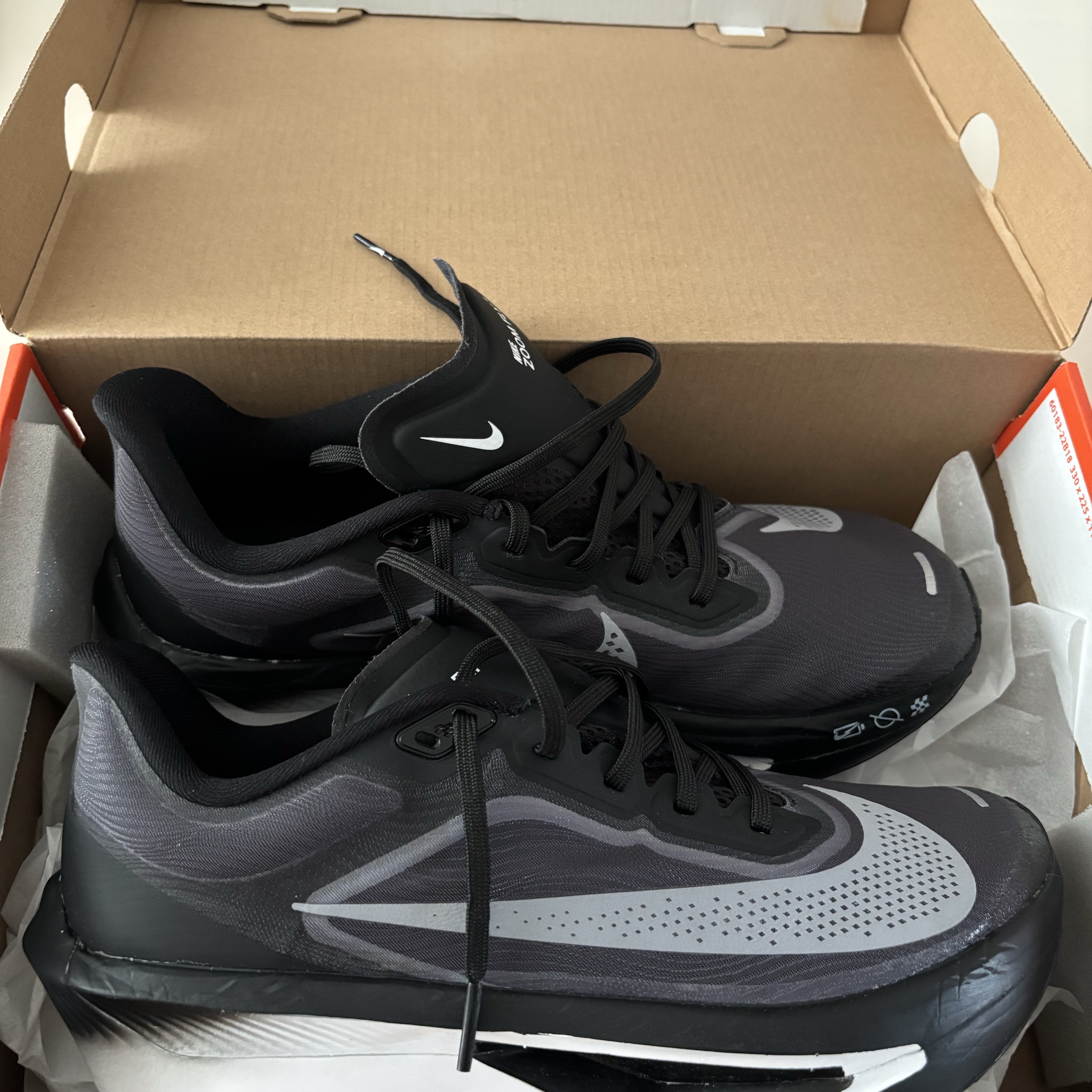 Nike Zoom Fly 6 Black Light Smoke Grey 착용 스타일
