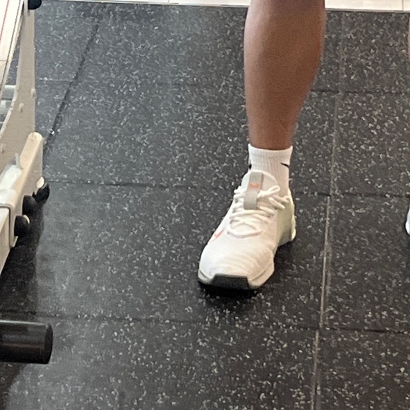 Nike Metcon 9 White Bright Mandarin 착용 스타일