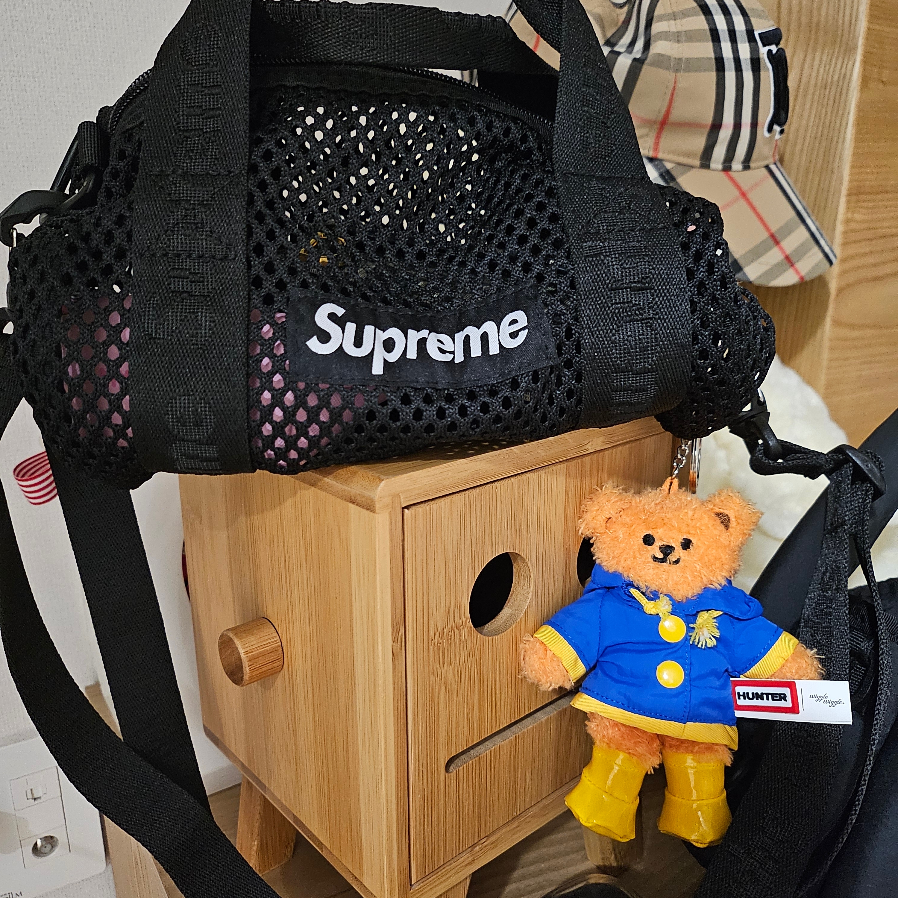 Supreme Mesh Mini Duffle Bag Black - 25SS 착용 스타일