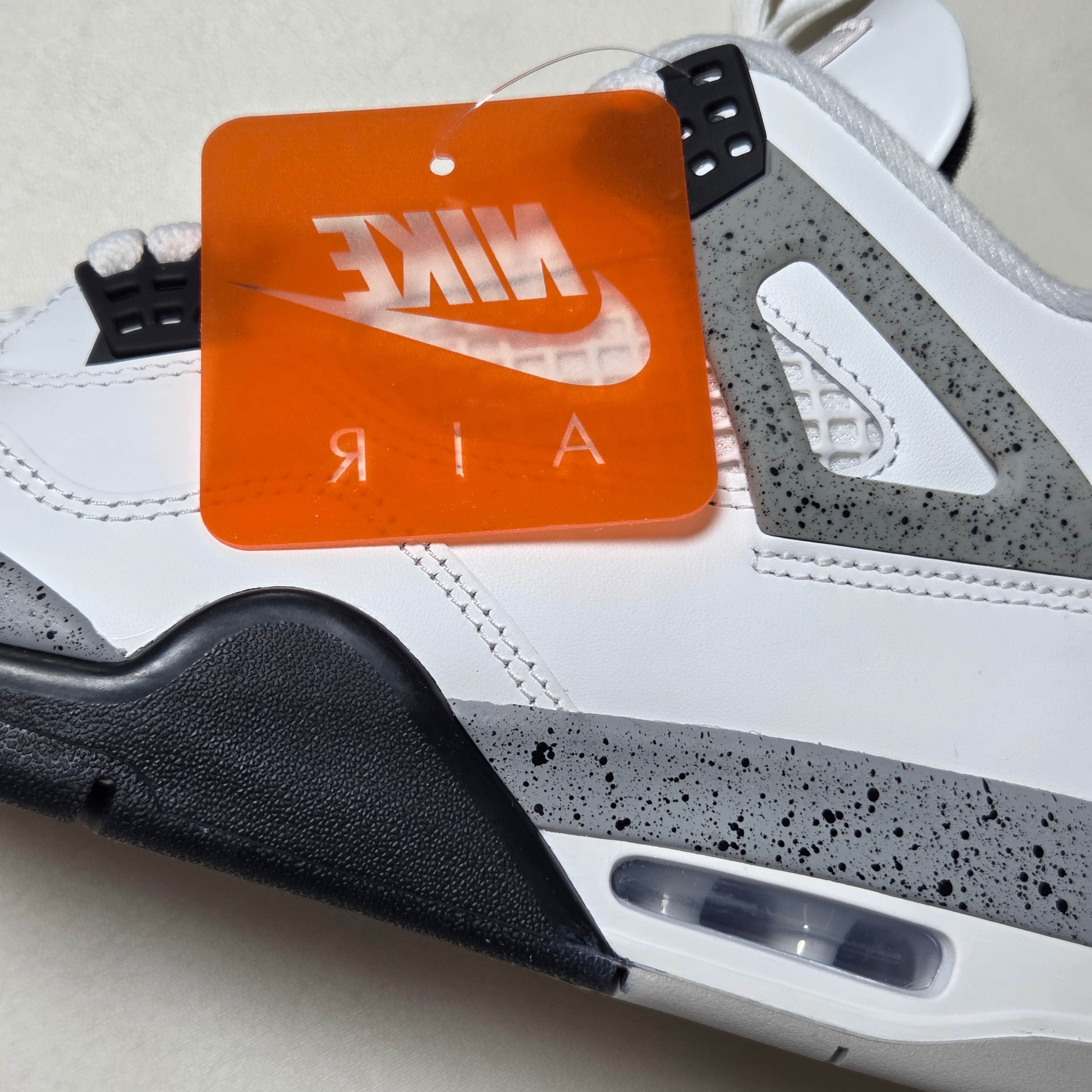 Jordan 4 Retro OG White Cement 2025 착용 스타일 - 4