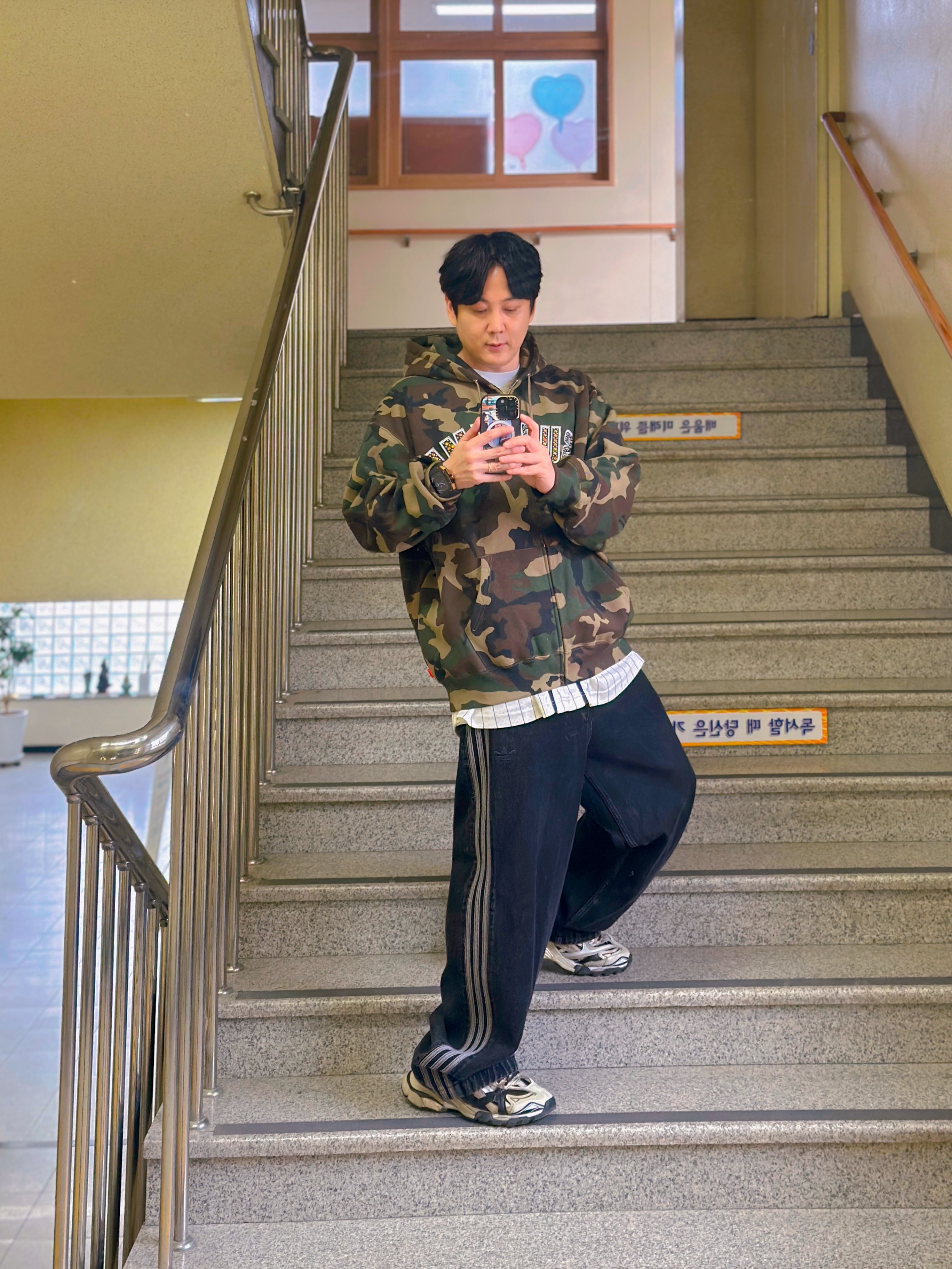 Supreme x B.B. Simon Zip Up Hooded Sweatshirt Woodland Camo - 25SS 착용 스타일 - 2
