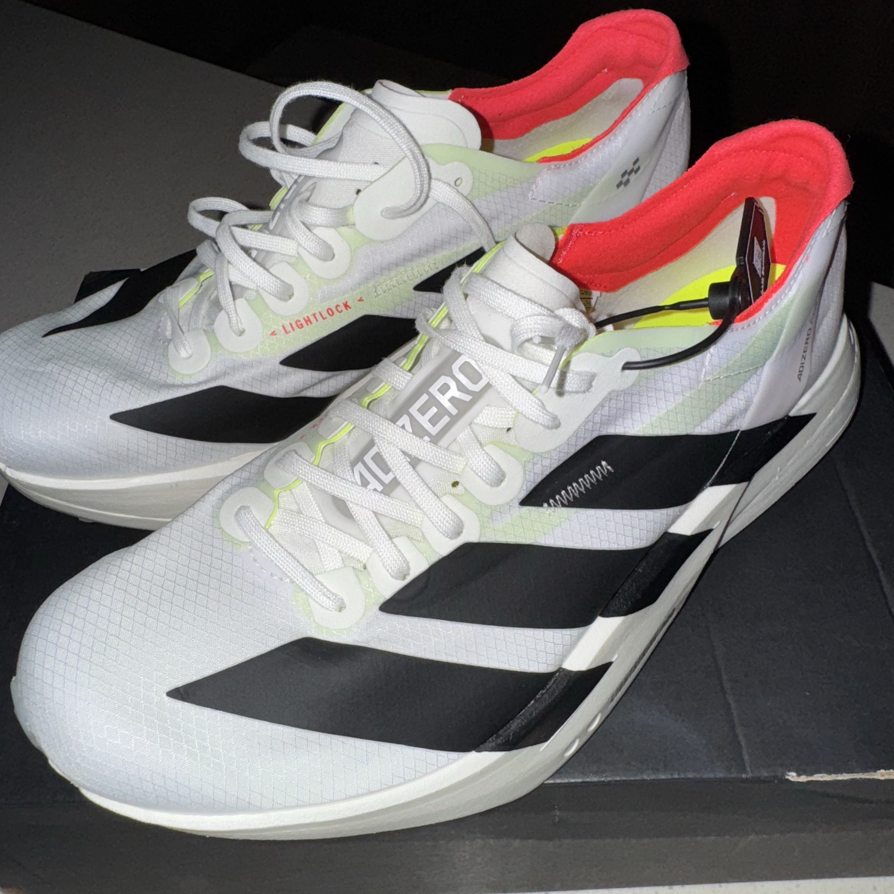 Adidas Adizero Adios Pro 4 Cloud White Core Black 착용 스타일