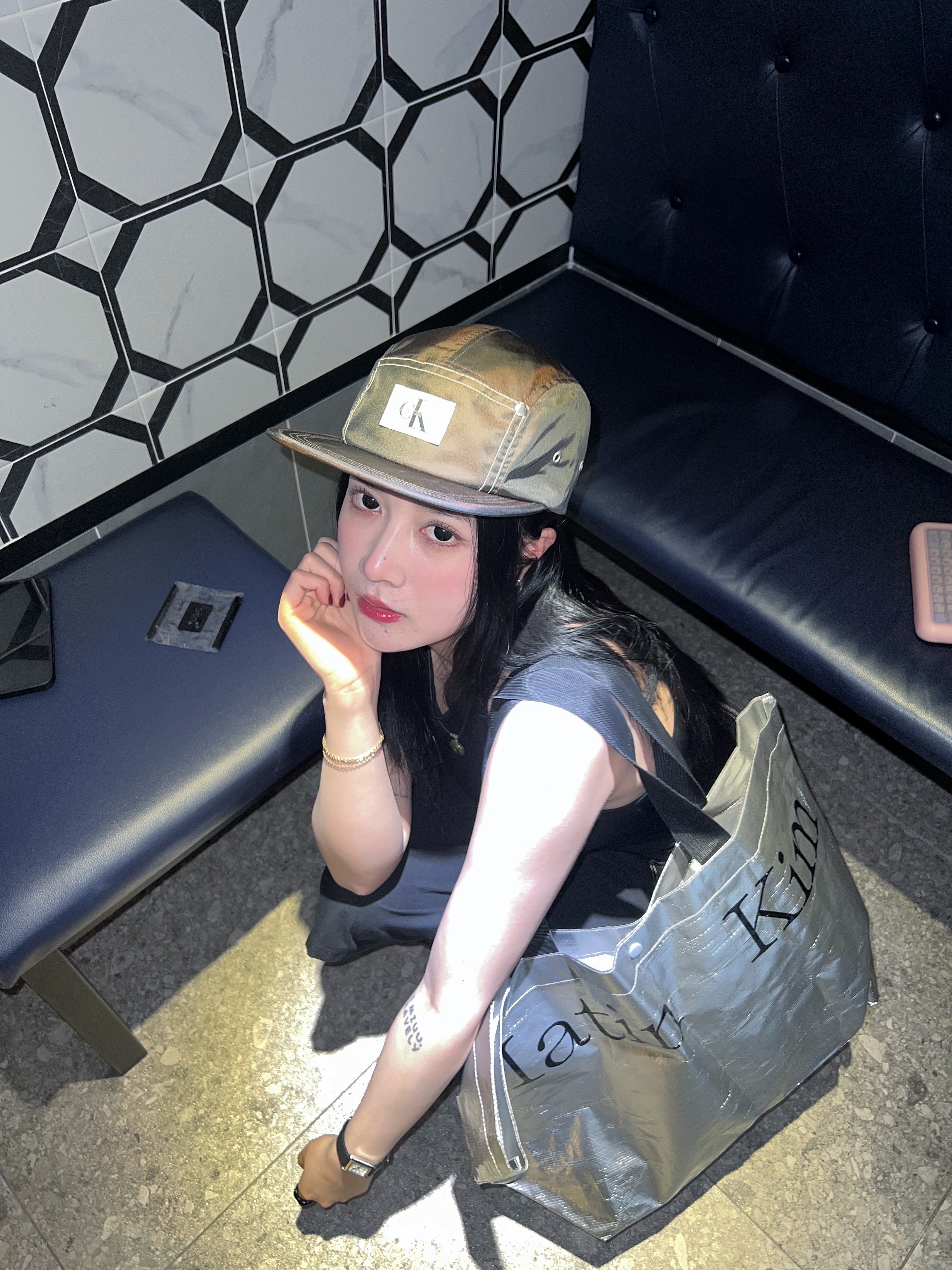 Matin Kim Matin Tarpaulin Shopper Bag Silver, Haruta HS-6550 Penny Loafer Black 착용 스타일 - 7