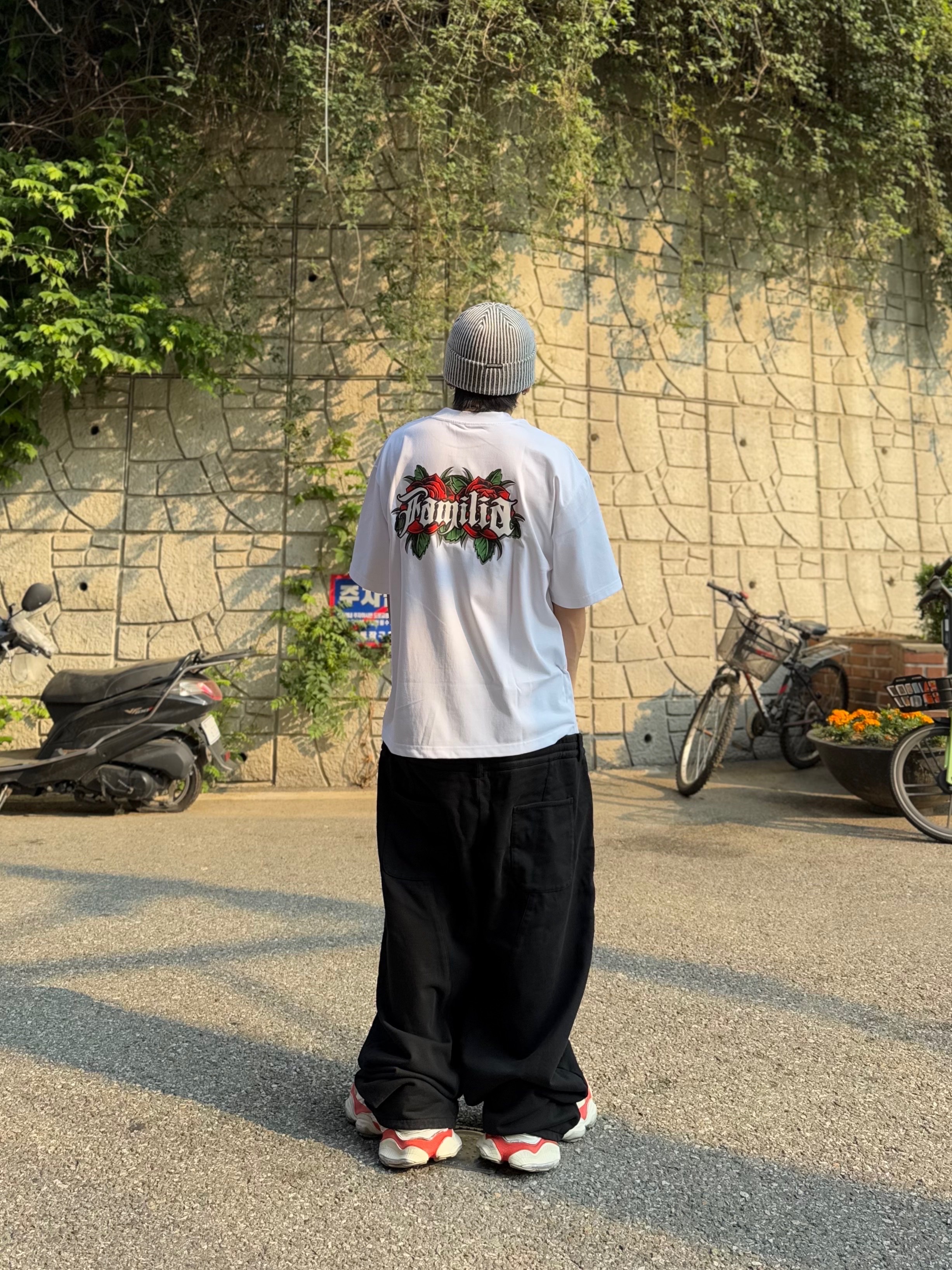 Balenciaga Cargo Sneakers Beige Grey Red, DEFGARMENTS Label Point Rib Beanie White 착용 스타일 - 4