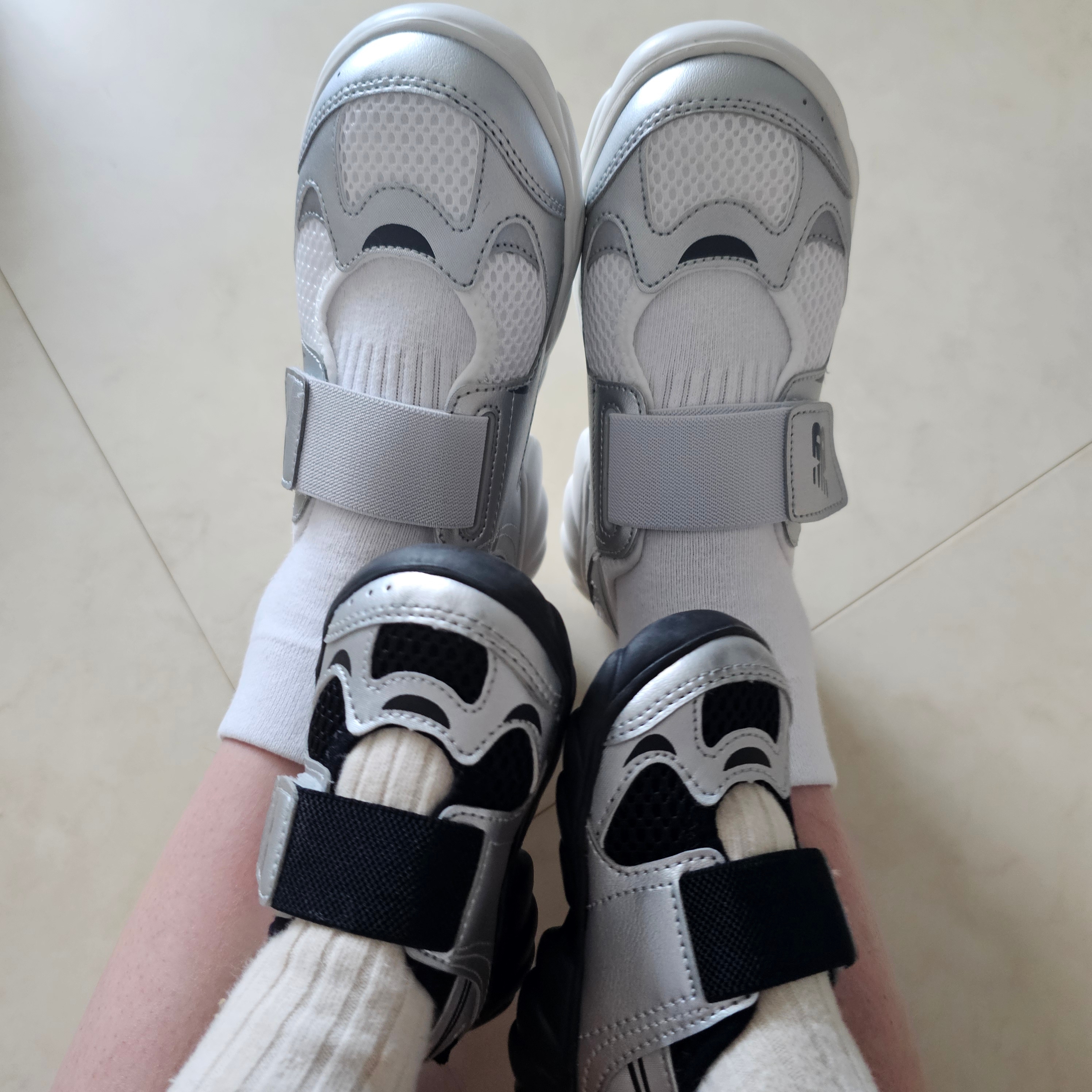 (Kids) New Balance Freedle 920 Sandal Silver, (TD) New Balance Freedle 920 Sandal Gray 착용 스타일