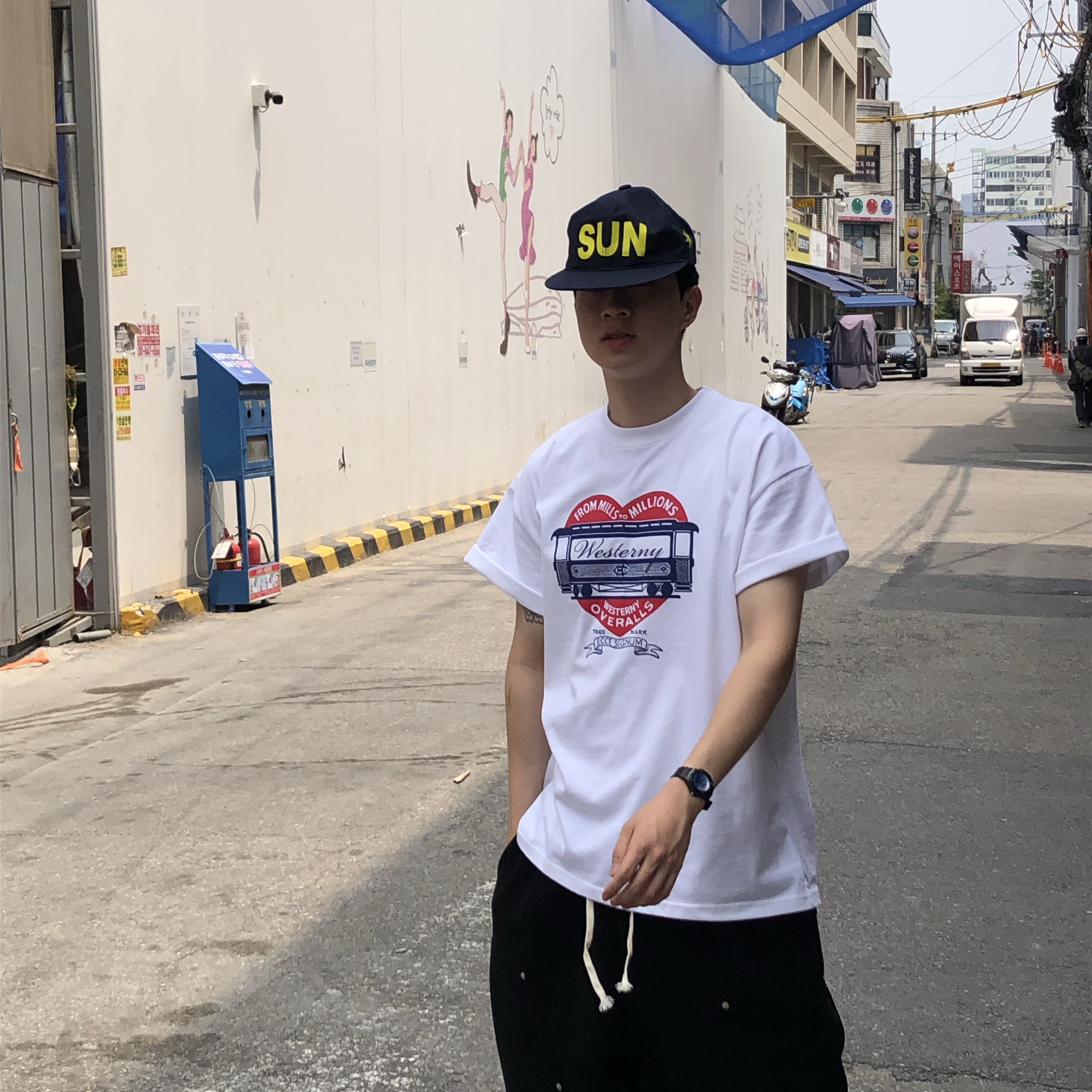 (W) Nike Air Max Plus TNPO Black, Casio LRW-200H-2EV 착용 스타일 - 3