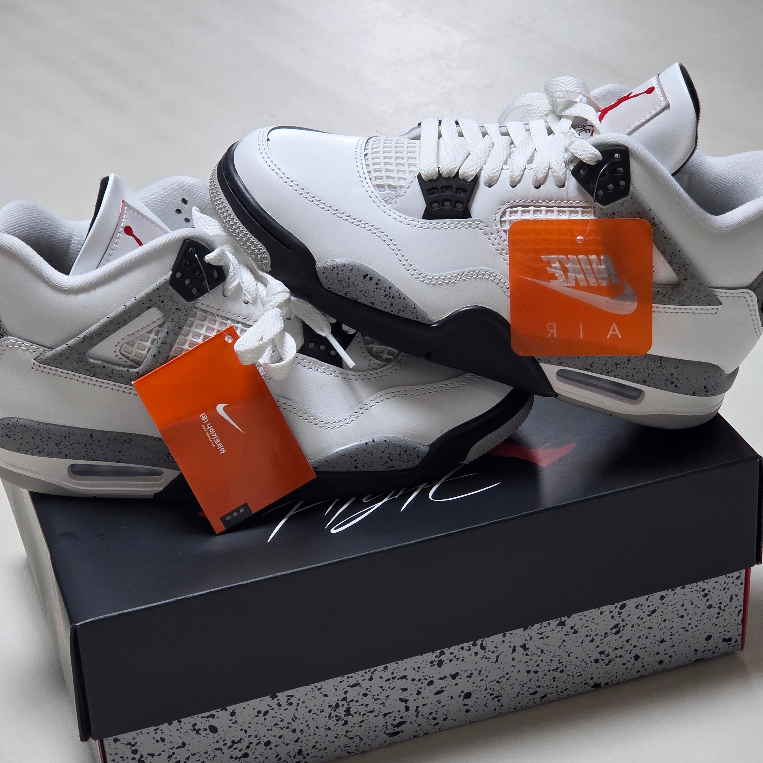Jordan 4 Retro OG White Cement 2025 착용 스타일 - 1