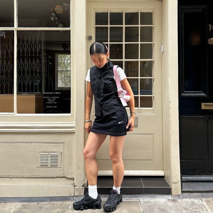 Nike Shox TL Black Metallic Hematite, (W) Nike NSW Nylon Swoosh High Rise Skirt Black - Asia 착용 스타일