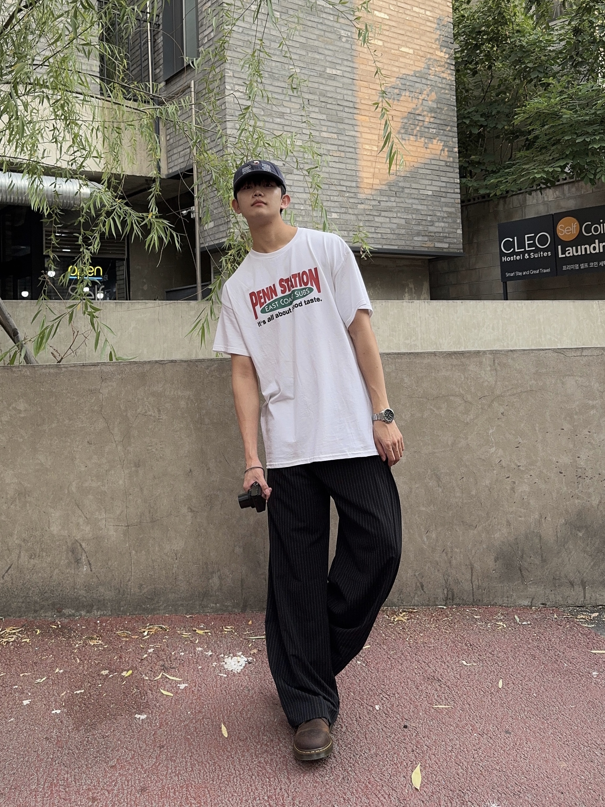 Gildan X American Collection PENN STATION T-Shirt White 착용 스타일 - 4