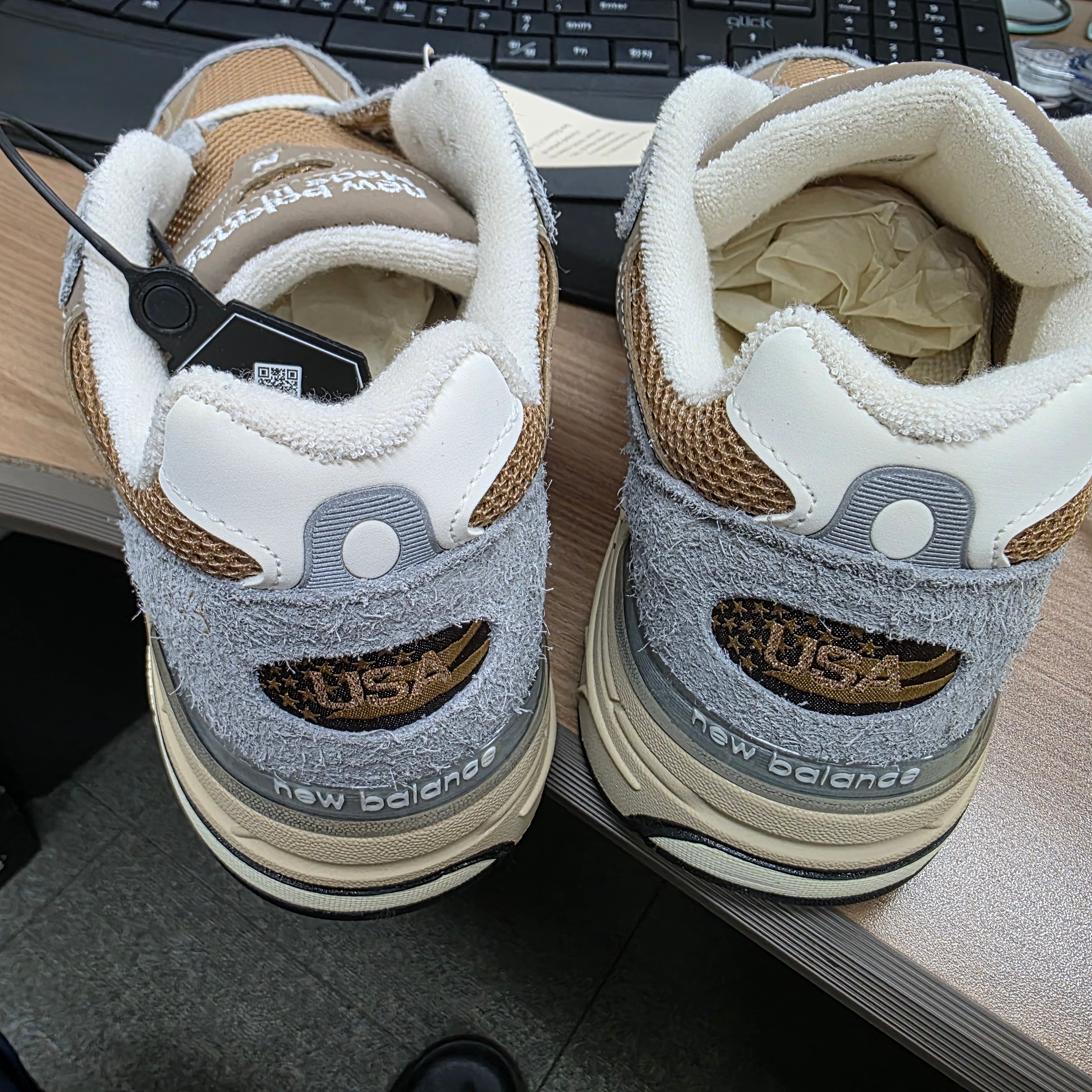 New Balance 993 Made in USA Shadow Grey Driftwood 착용 스타일 - 4