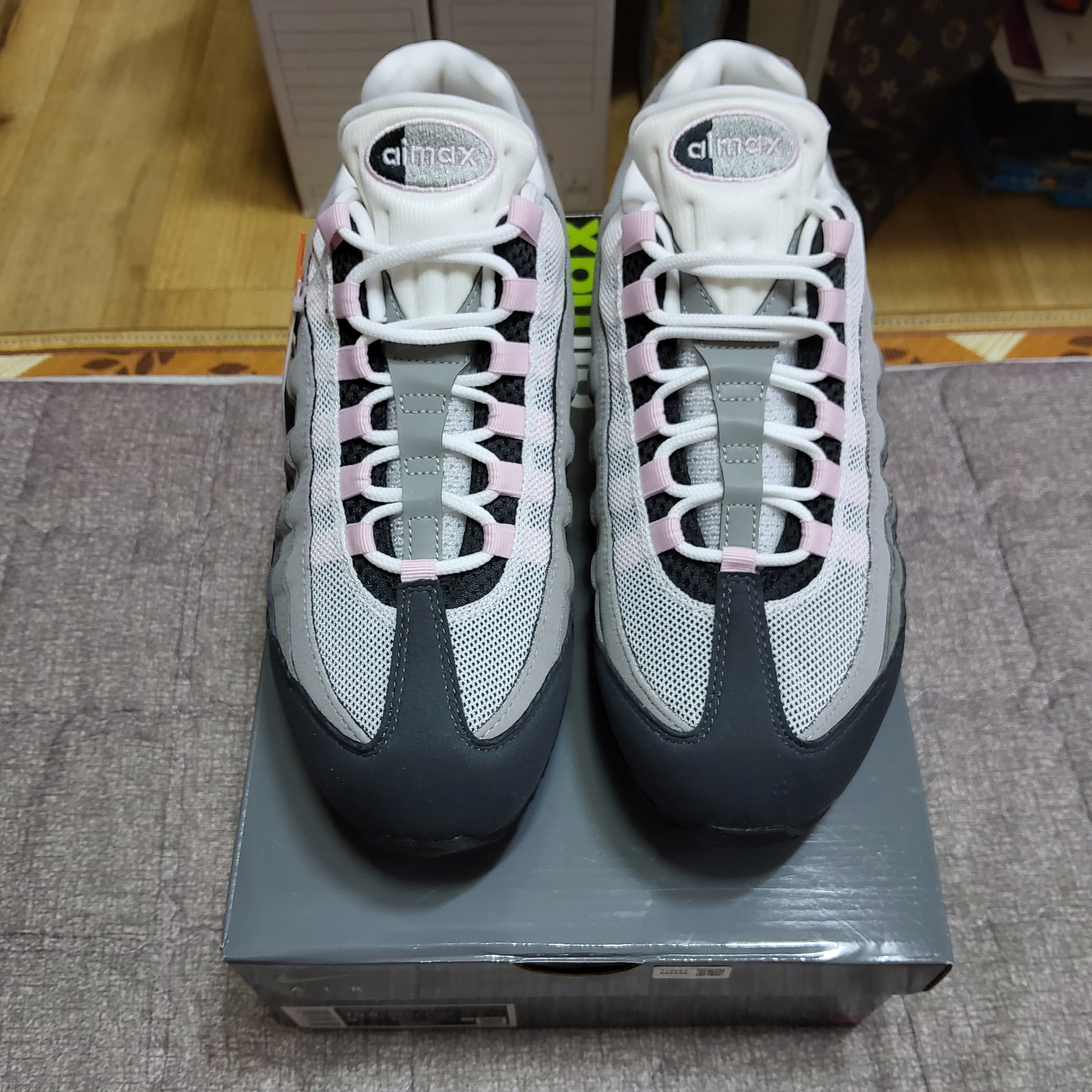 (W) Nike Air Max 95 Pink Foam 착용 스타일 - 2