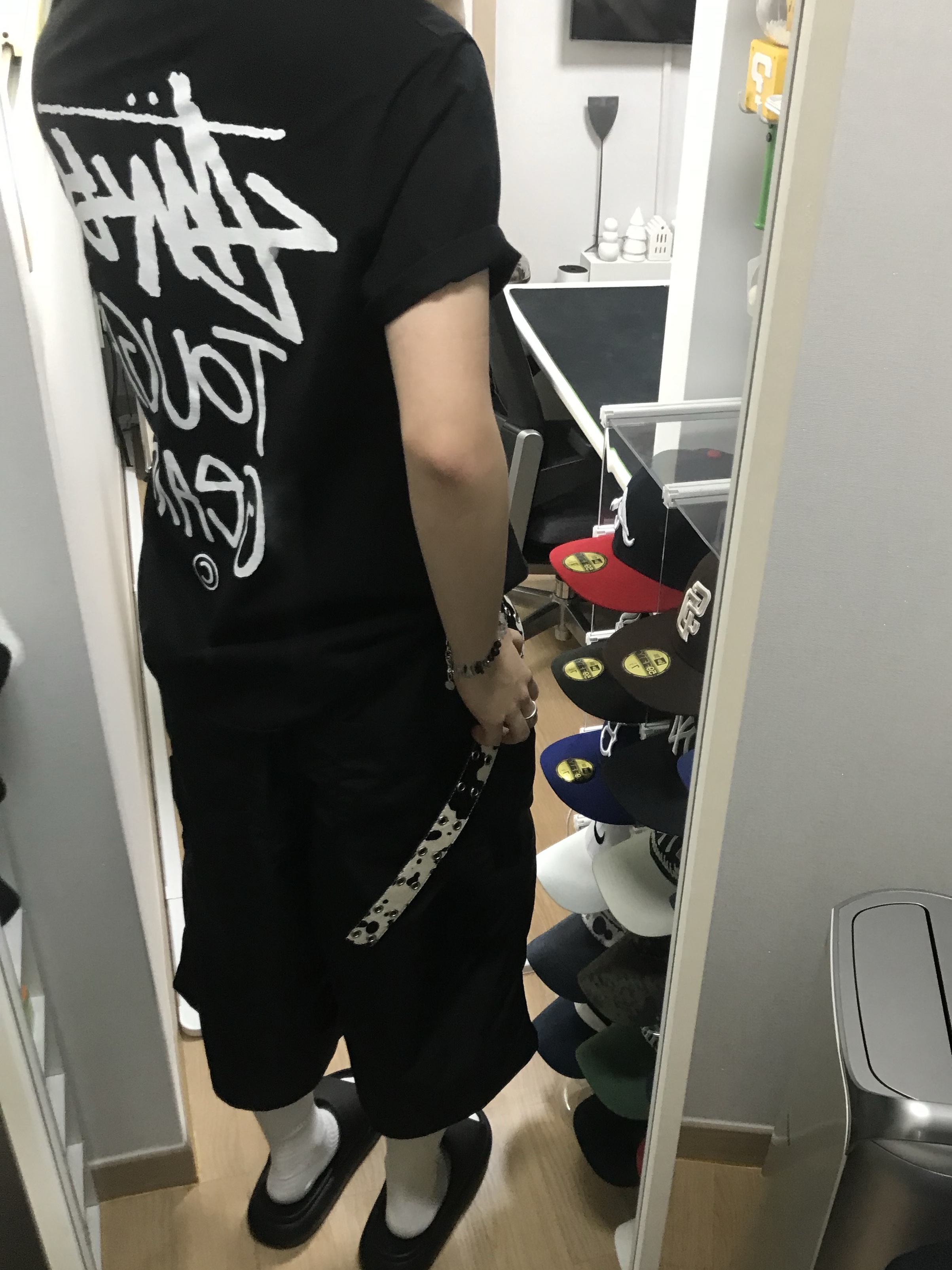 MJD x Koin Seoul Two Tuck Re-Nylon Wide Carpenter Bermuda Pants Black, Kamien x MJD Double Hole Belt Oreo Calf Hair 착용 스타일 - 2