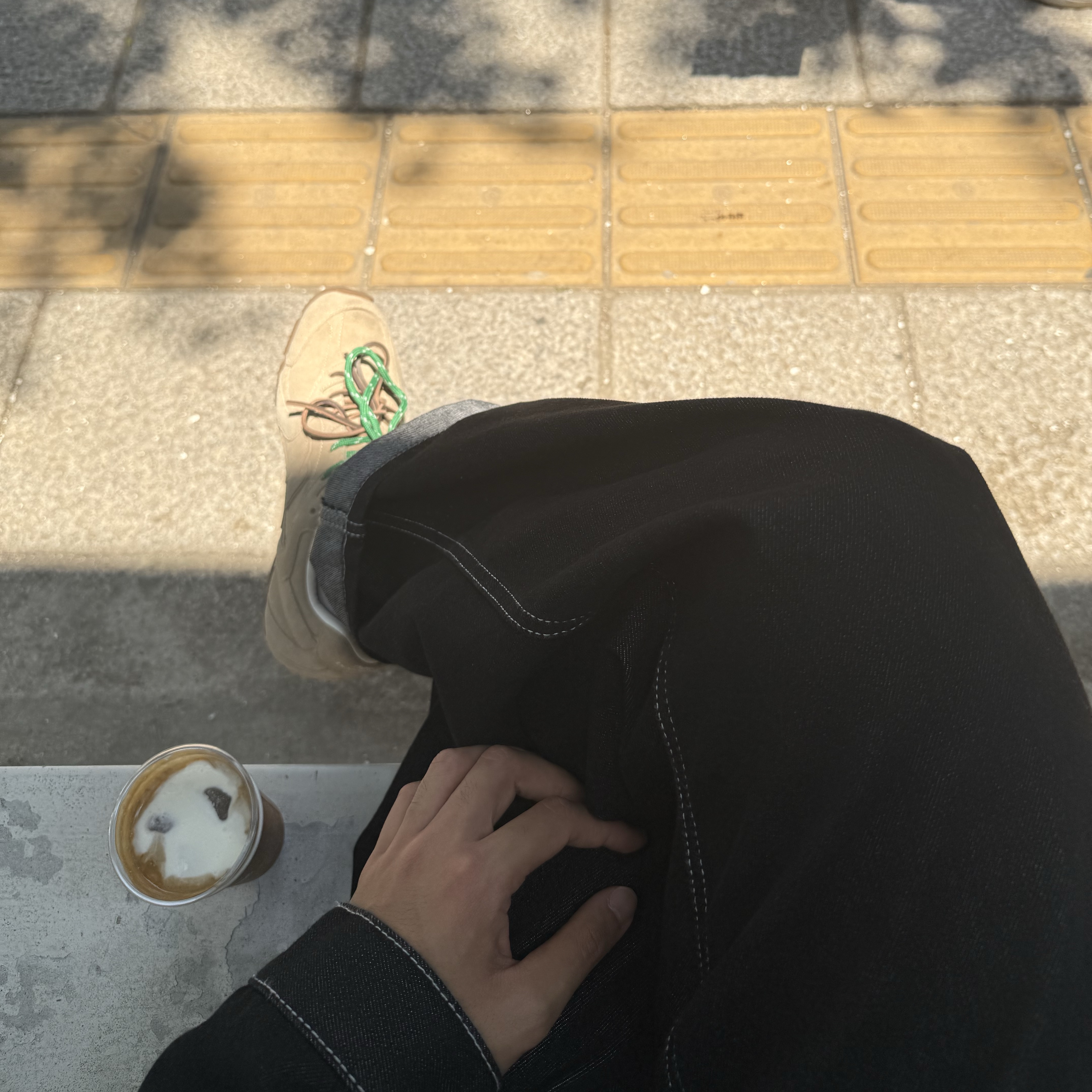 (W) New Balance x Miu Miu 530 Suede Mesh Sneakers Ecru 착용 스타일 - 1