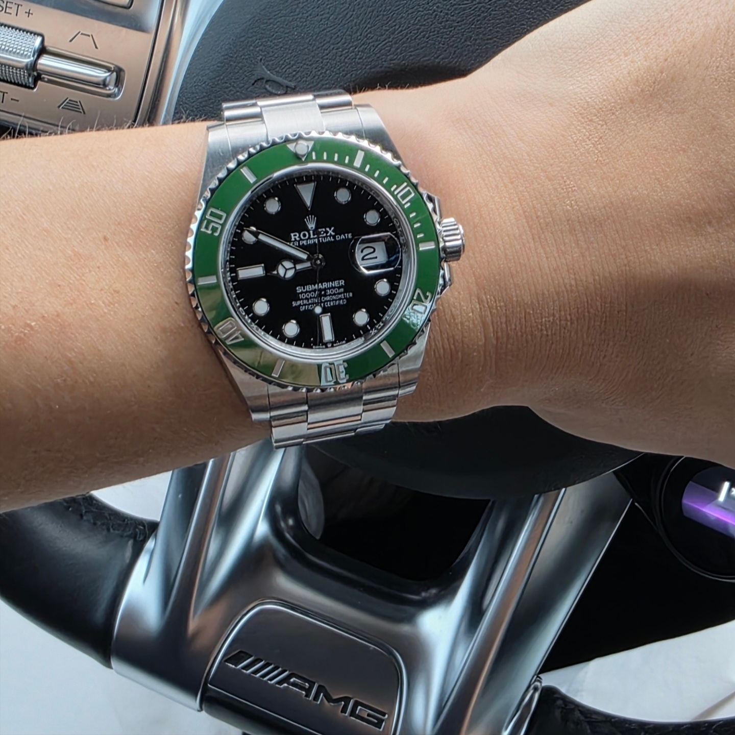 Rolex Submariner Date 41mm 126610LV Black Oyster 착용 스타일