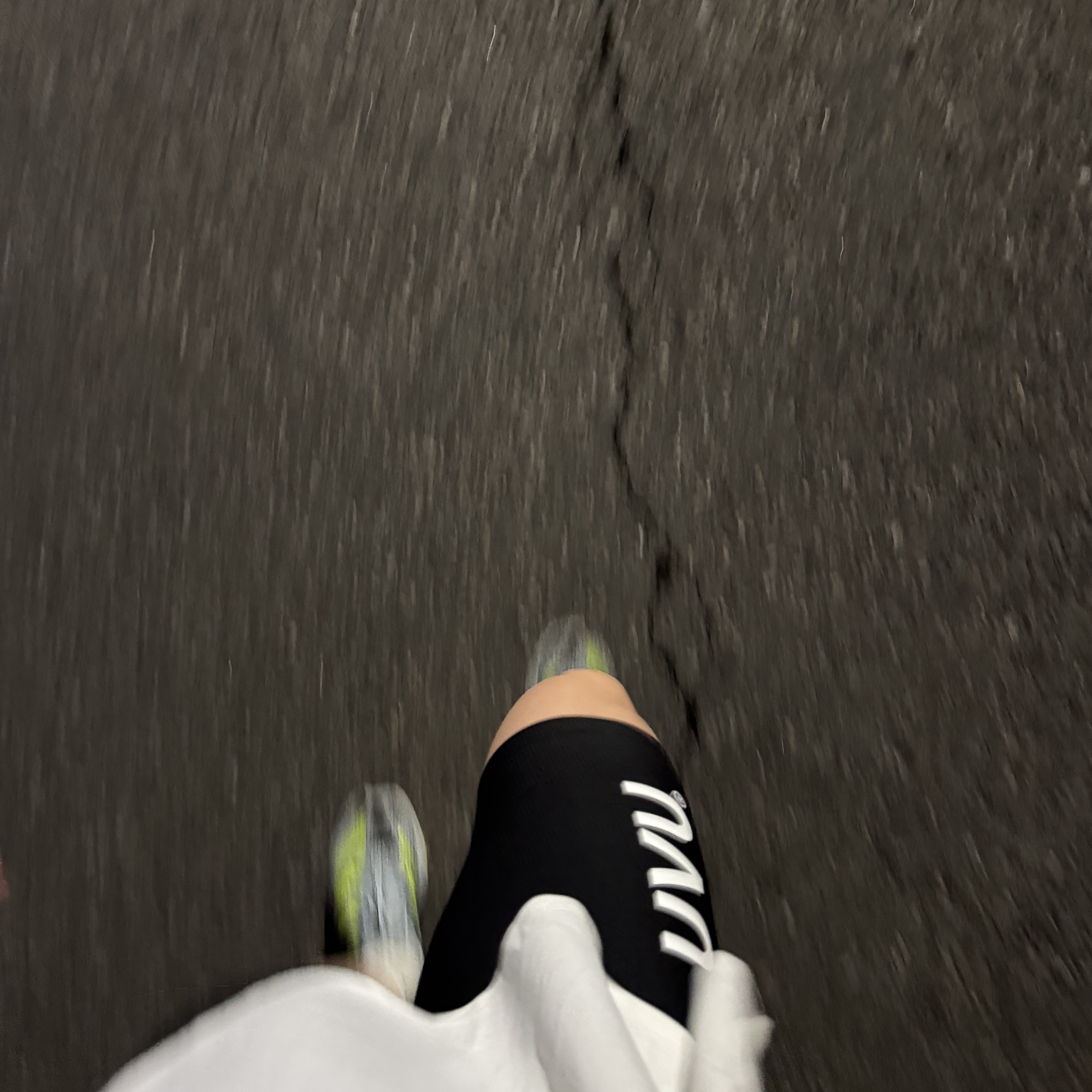 UVU Half Tights Black, Adidas Adizero Adios Pro 3 Wonder Blue Lucid Lemon 착용 스타일 - 1