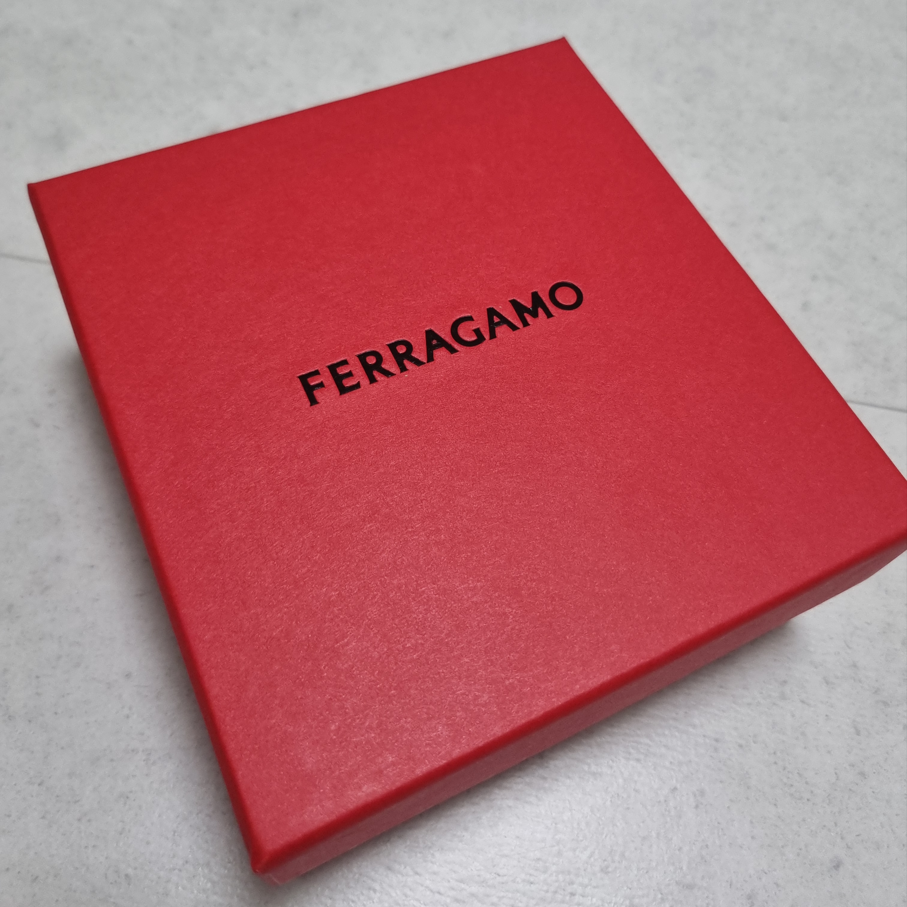 Ferragamo Reversible and Adjustable Calfskin Leather Gancini Belt Black Auburn 착용 스타일 - 3