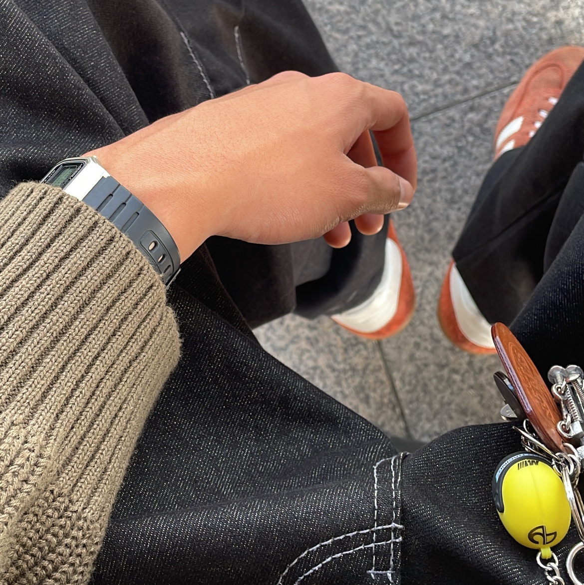 (W) Adidas Gazelle Indoor Bold Orange Cloud White, Casio F-91WM-7 착용 스타일