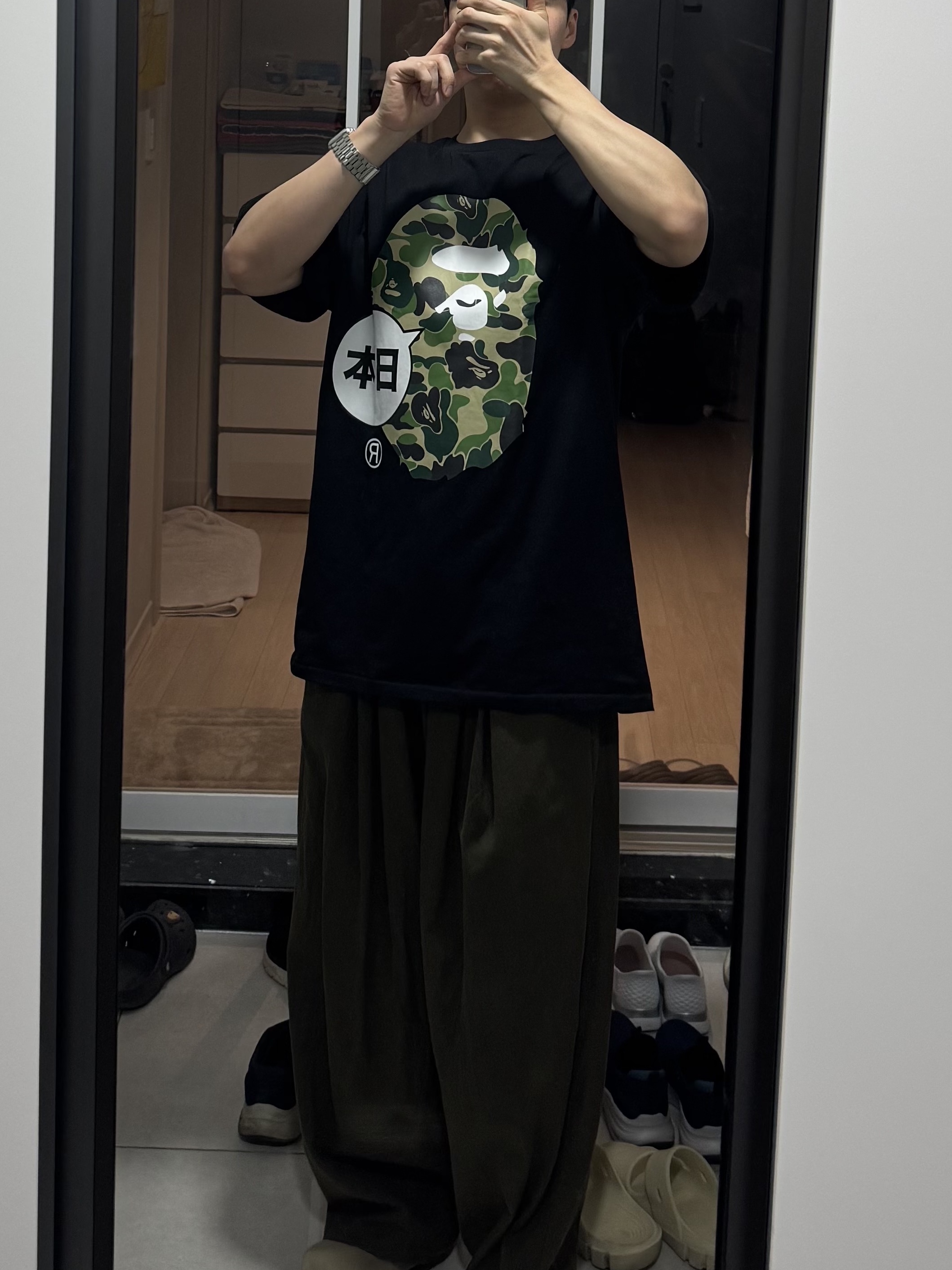 BAPE Japan Big Ape Head City T-Shirt White, BAPE Japan Big Ape Head City T-Shirt Black 착용 스타일 - 2