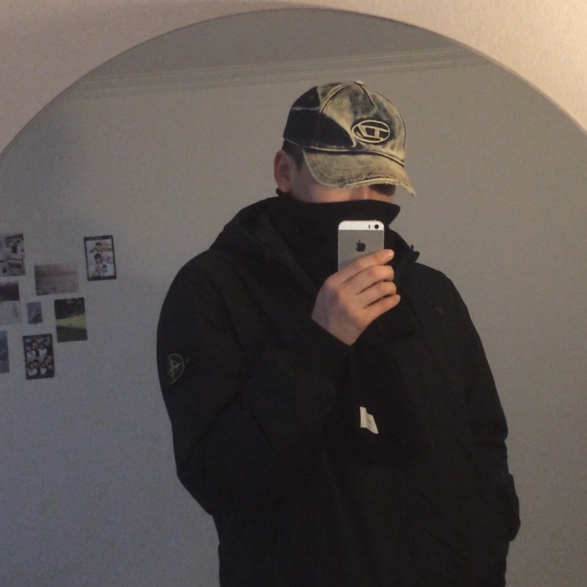 Stone Island 40823 Garment Dyed Crinkle Reps Recycled Nylon with Primaloft TC Jacket Black - 23FW, Diesel C-Seymon Treated Denim Baseball Cap Blue White 착용 스타일 - 1