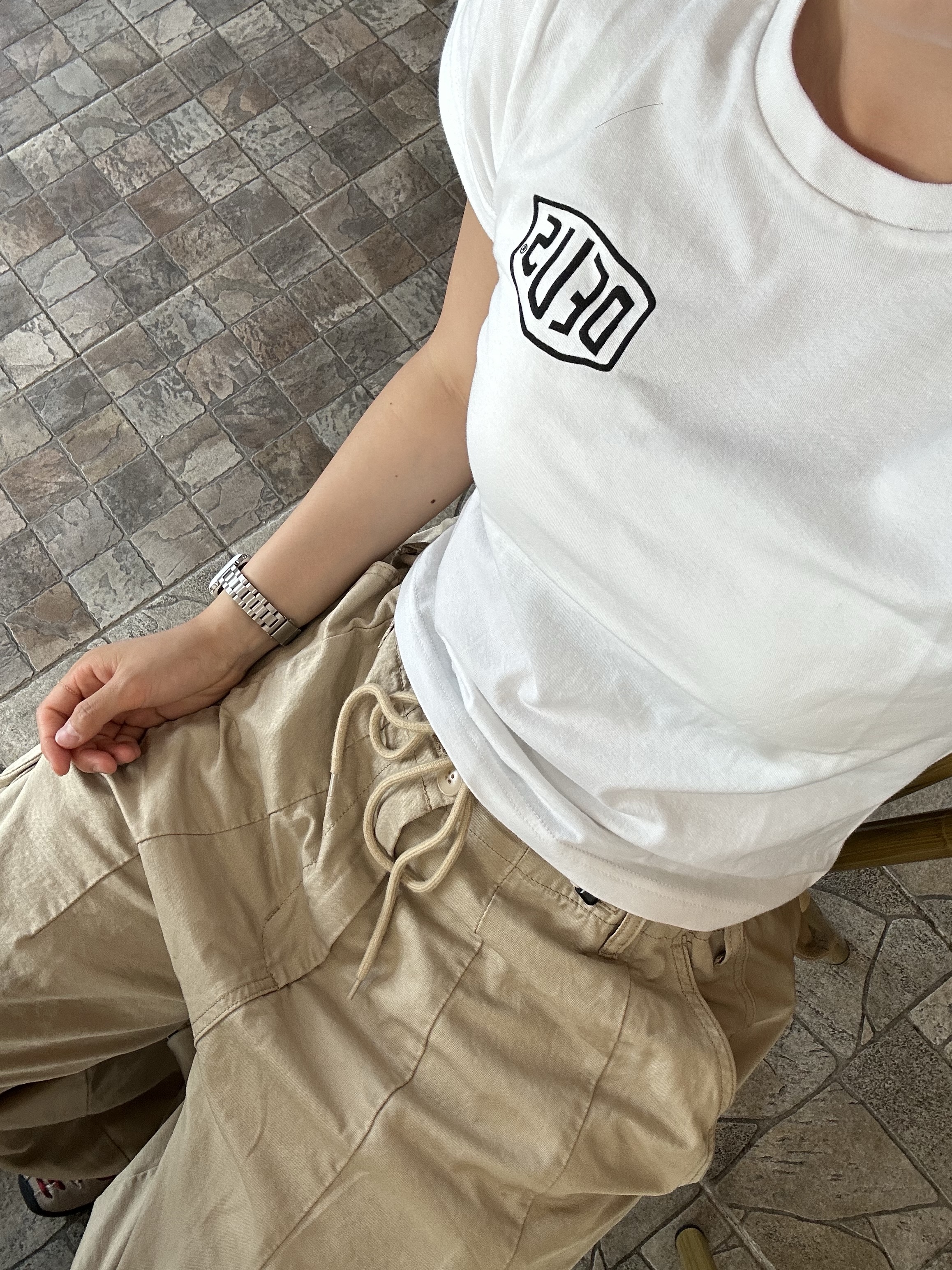 (Kids) Deus Ex Machina College Seoul T-Shirt White, (W) Keen Jasper Suede Sneakers Silver Mink 착용 스타일 - 2