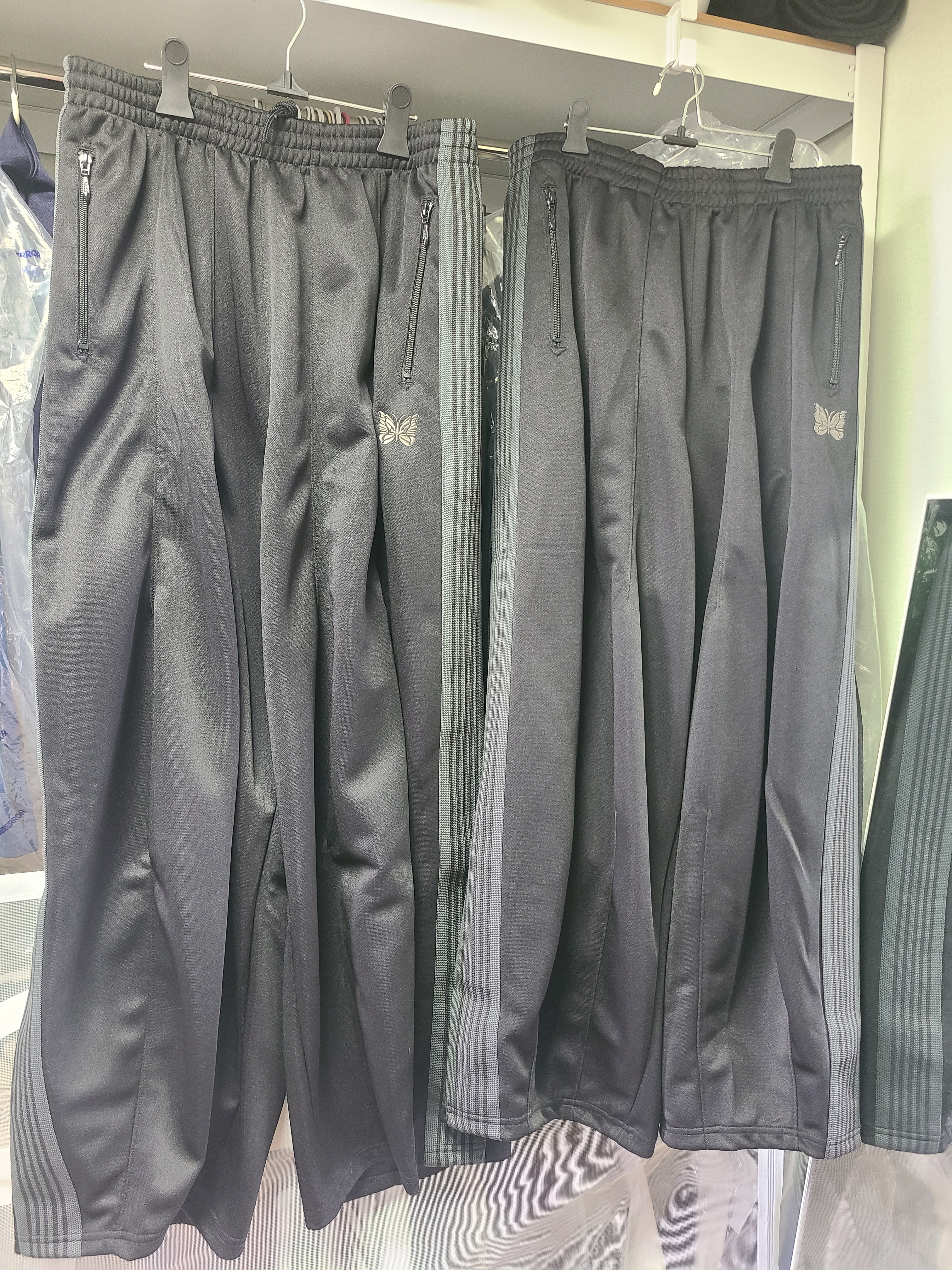 Needles H.D. Track Pants Poly Smooth Black Grey, Needles x LHP H.D. Track Pants Poly Smooth Grey 착용 스타일 - 1