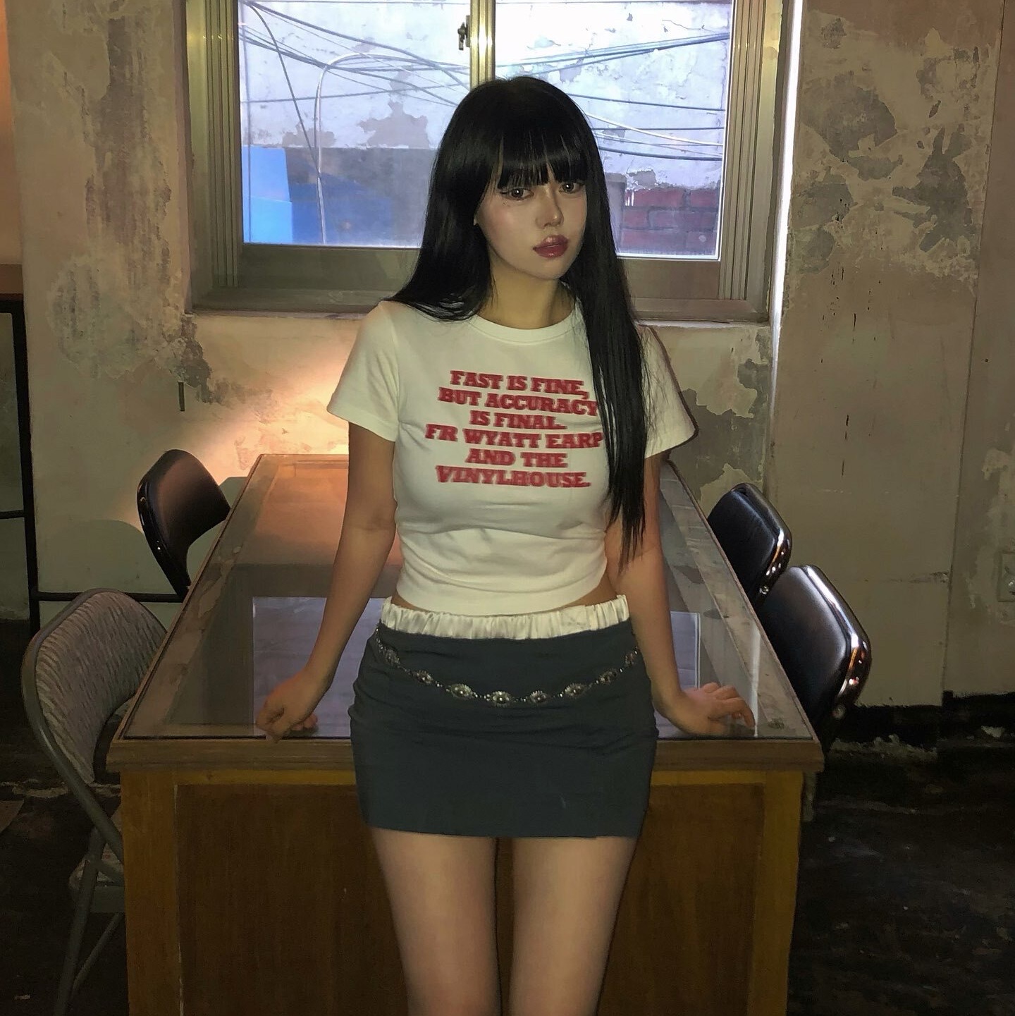 Thevinylhouse Gunfight Typo Tee White 착용 스타일