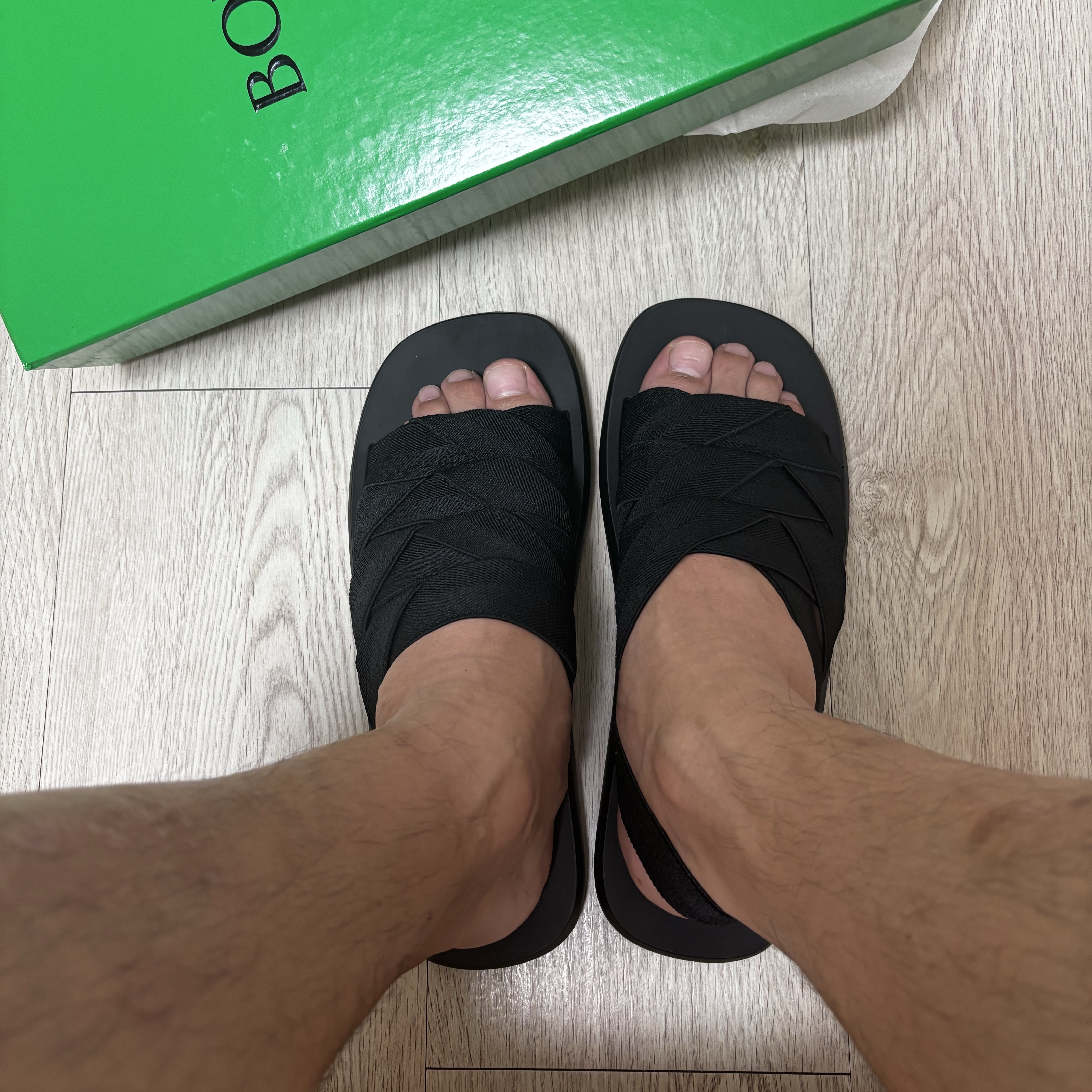 Bottega Veneta Plat Mule Black 착용 스타일