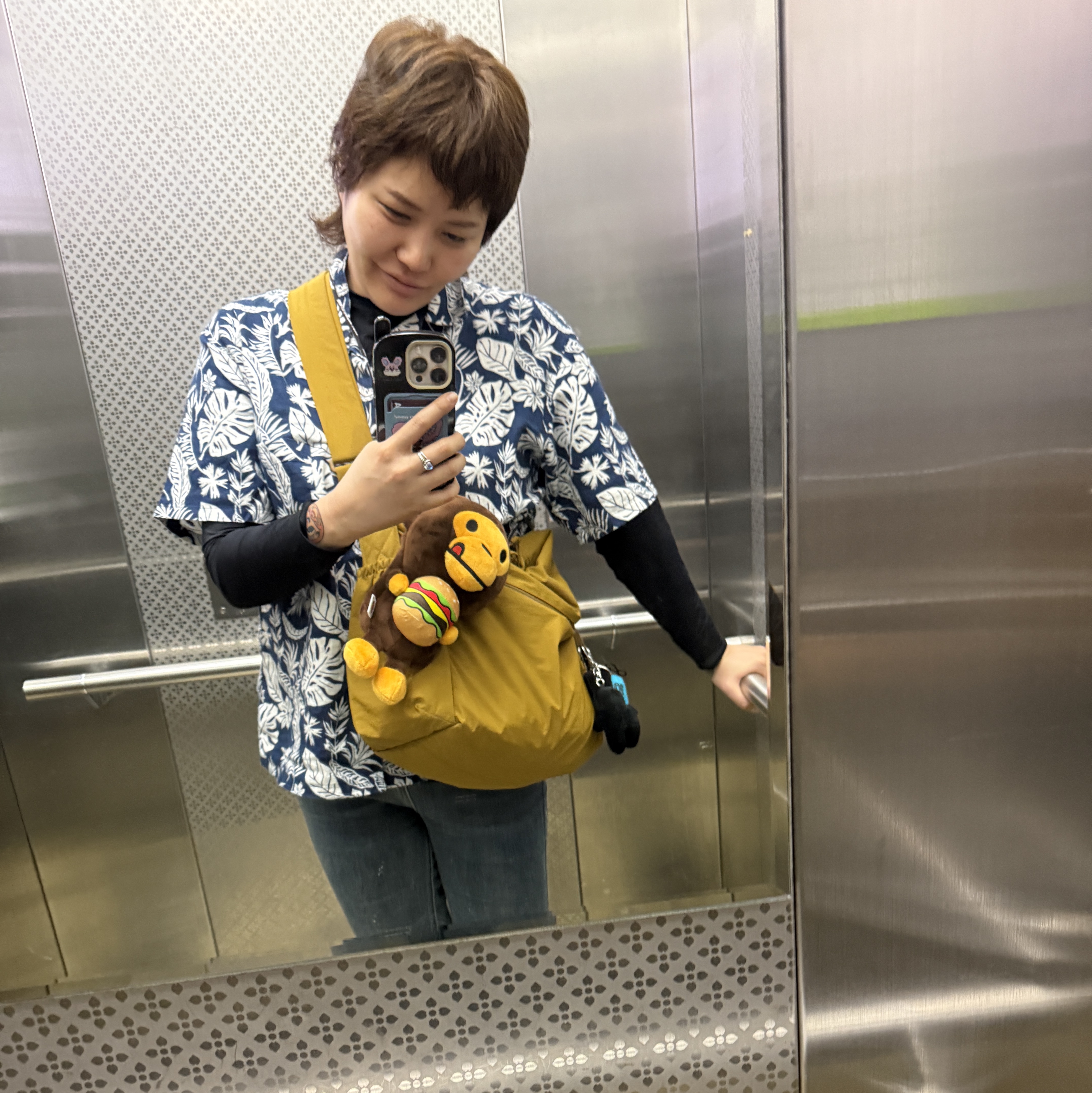 BAPE Baby Milo Mobile Bag 1 Brown 착용 스타일