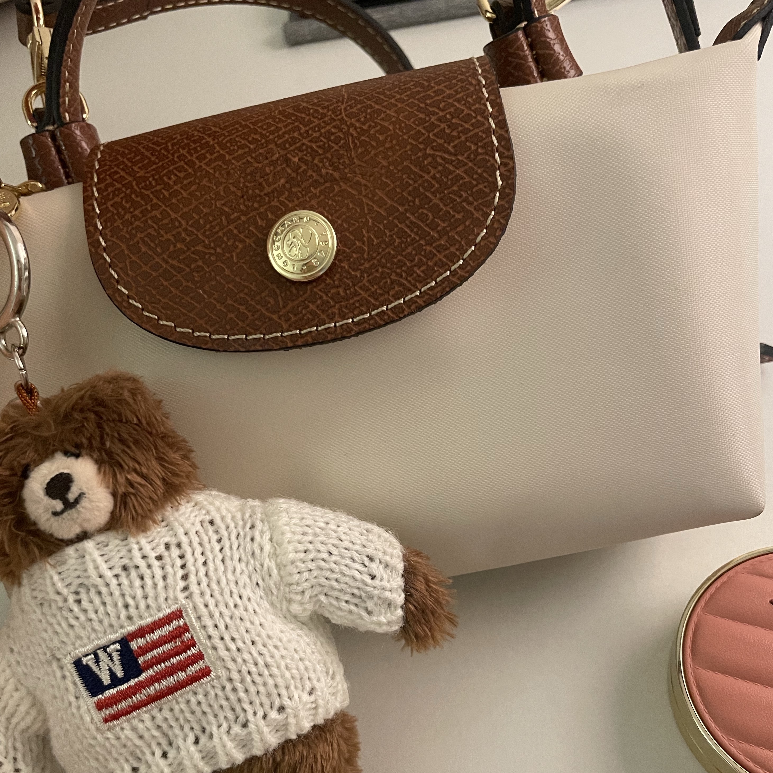 Longchamp Le Pliage Original Handle Pouch Paper 착용 스타일