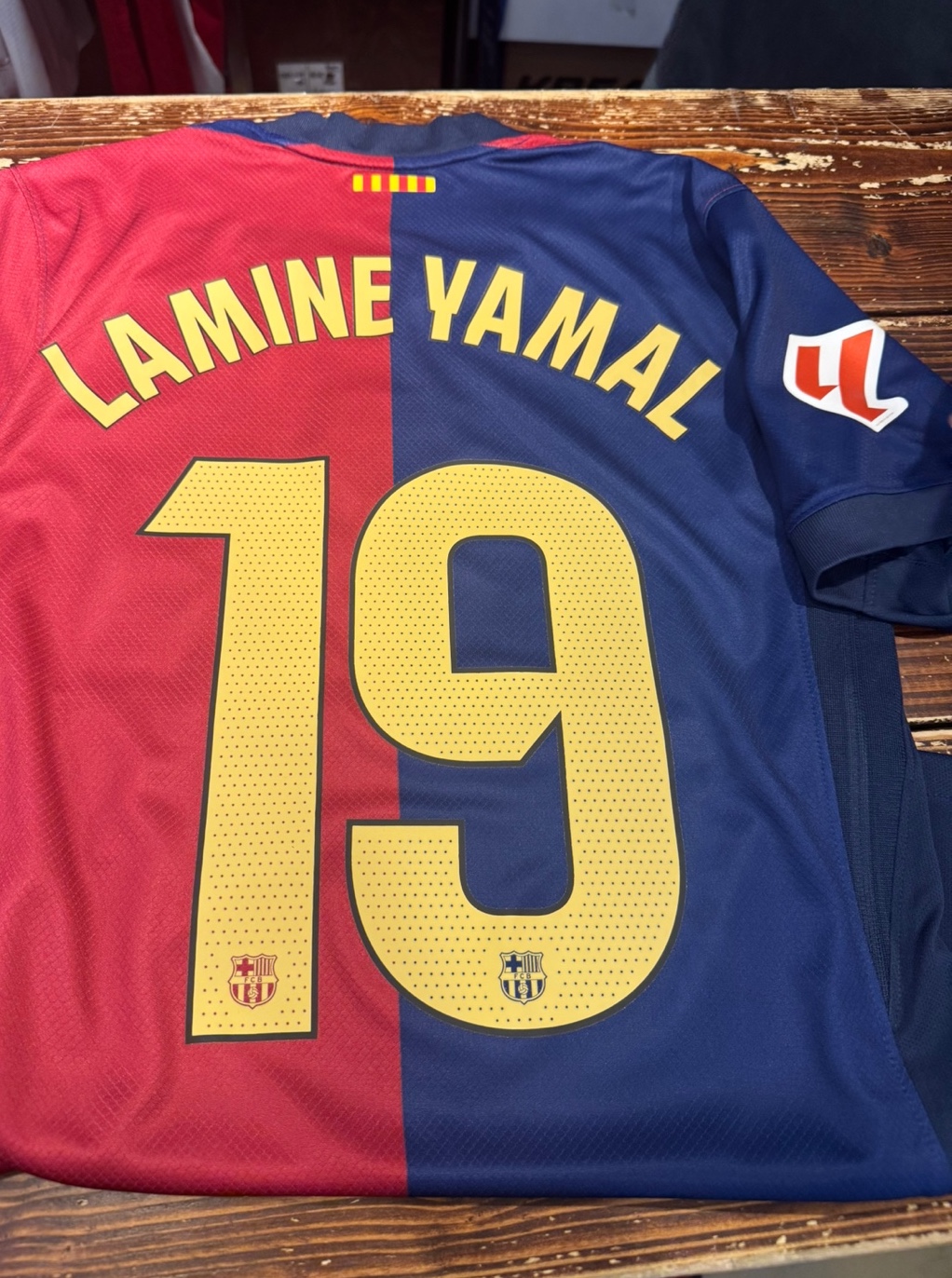 Nike FC Barcelona 2024/25 Dri-Fit Stadium Home Jersey Deep Royal Blue Noble Red (Non Marking Ver.), Jordan 1 Retro High OG Artisanal Red 착용 스타일 - 6